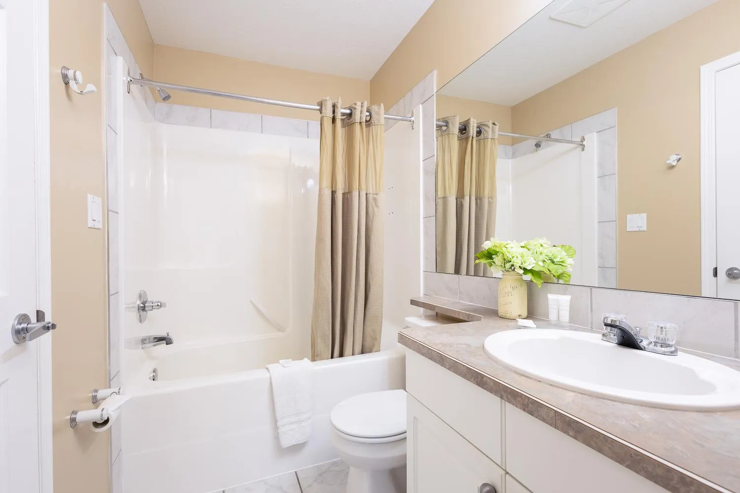 Property building in Paradise Canyon Golf Resort - Luxury Condo U399