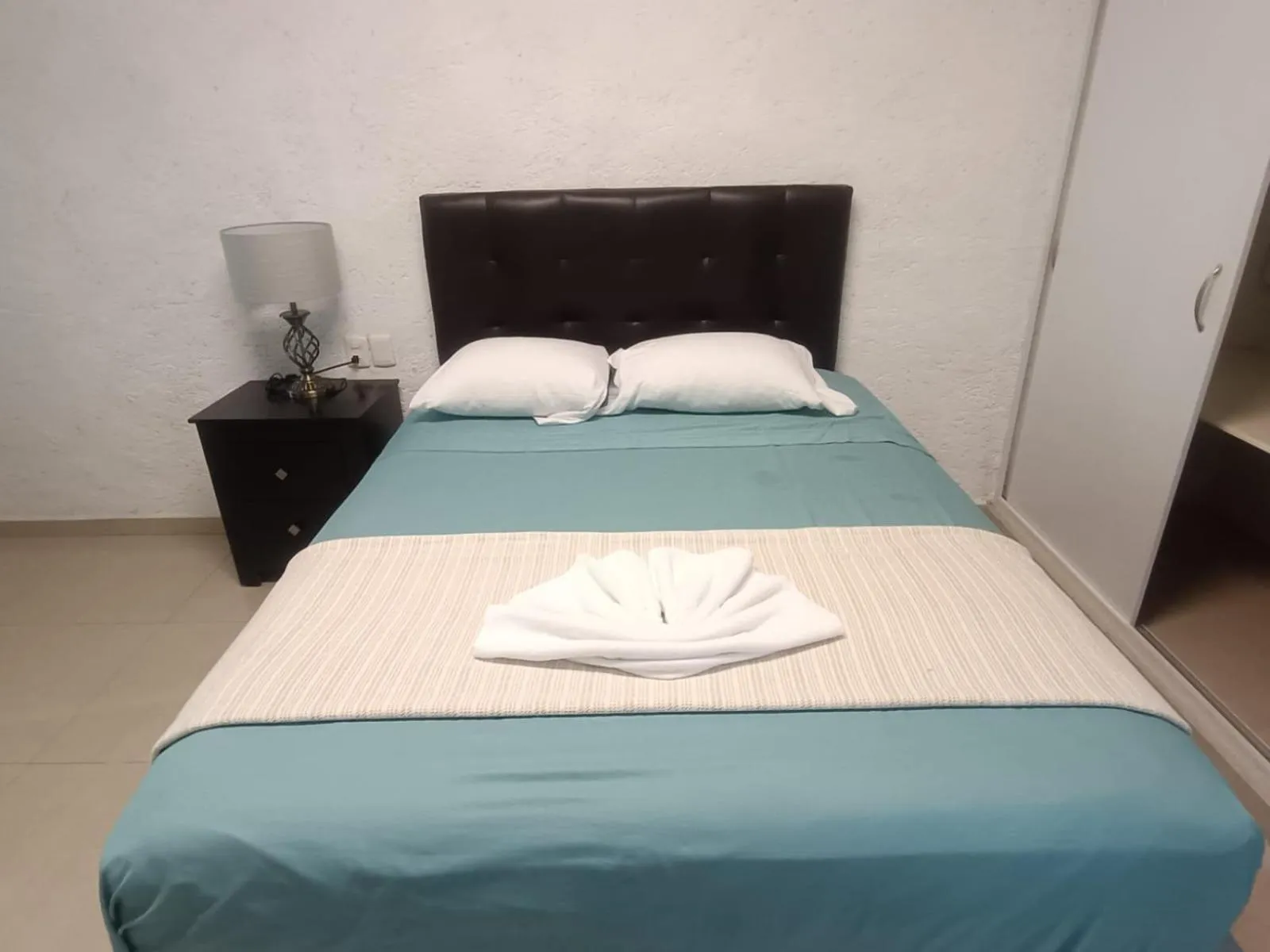 Bed in Hotel Dos Mundos, Isla Cozumel
