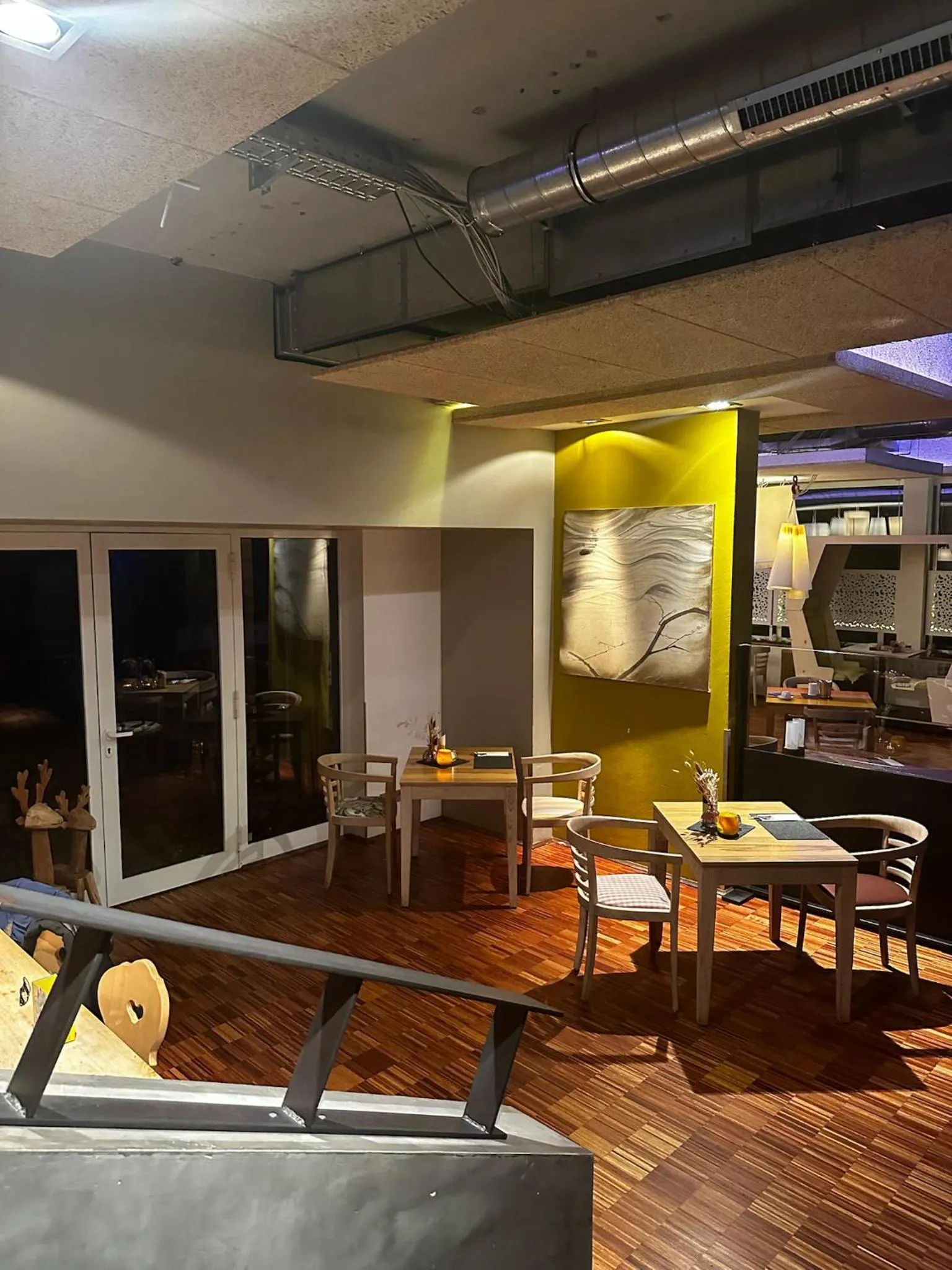 Restaurant/places to eat in Hotel Ambiente