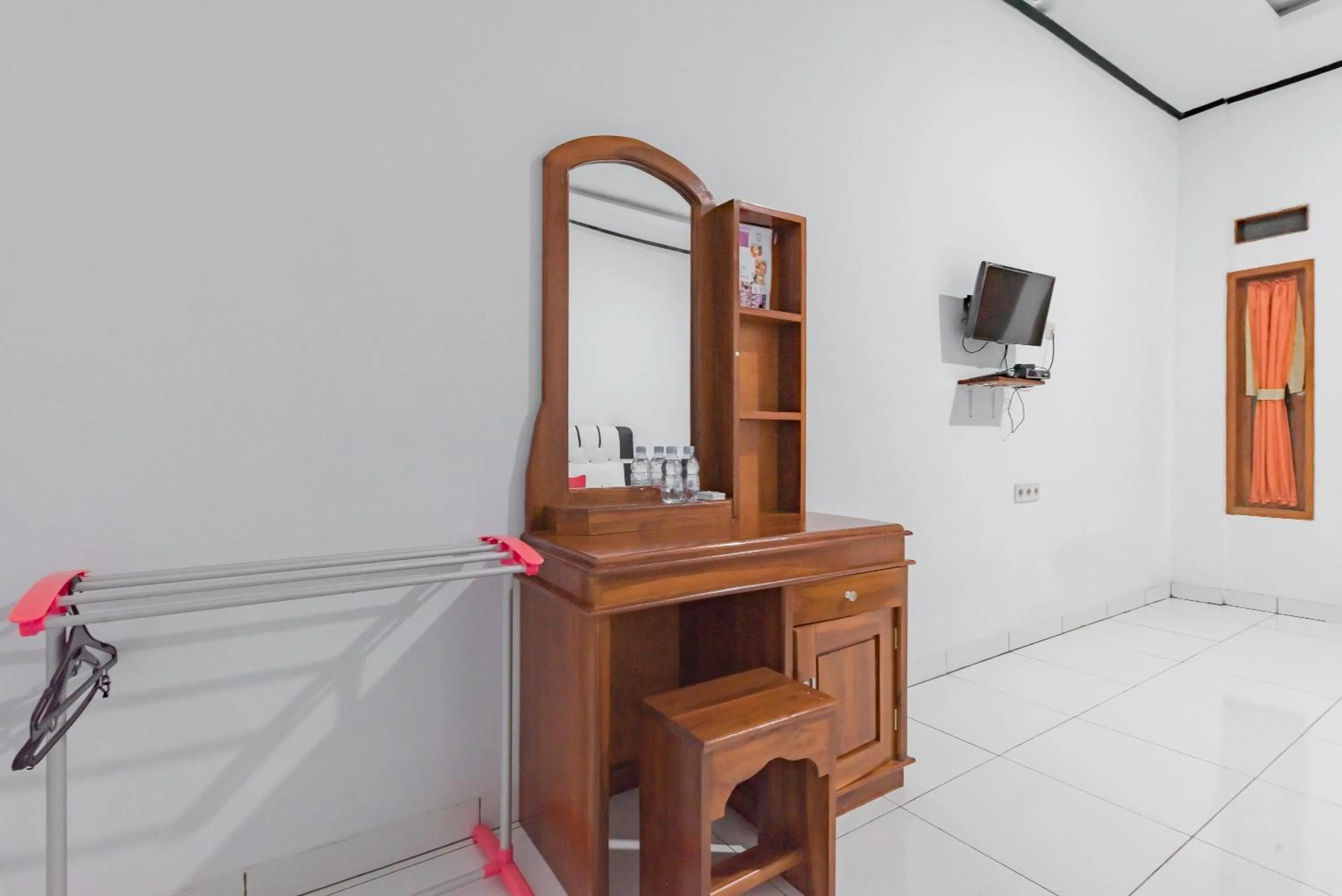 TV and multimedia in RedDoorz @ Geopark Ciletuh Sukabumi