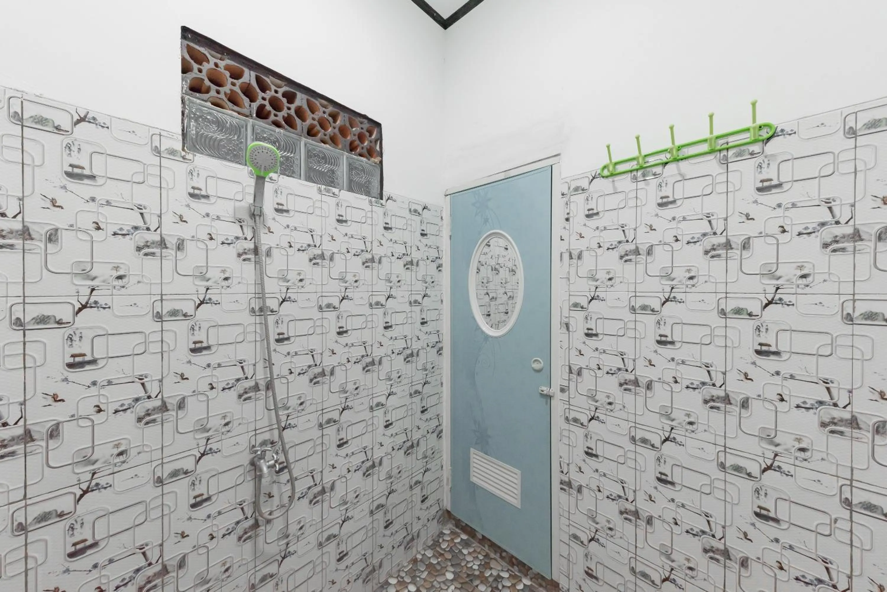 Bathroom in RedDoorz @ Geopark Ciletuh Sukabumi