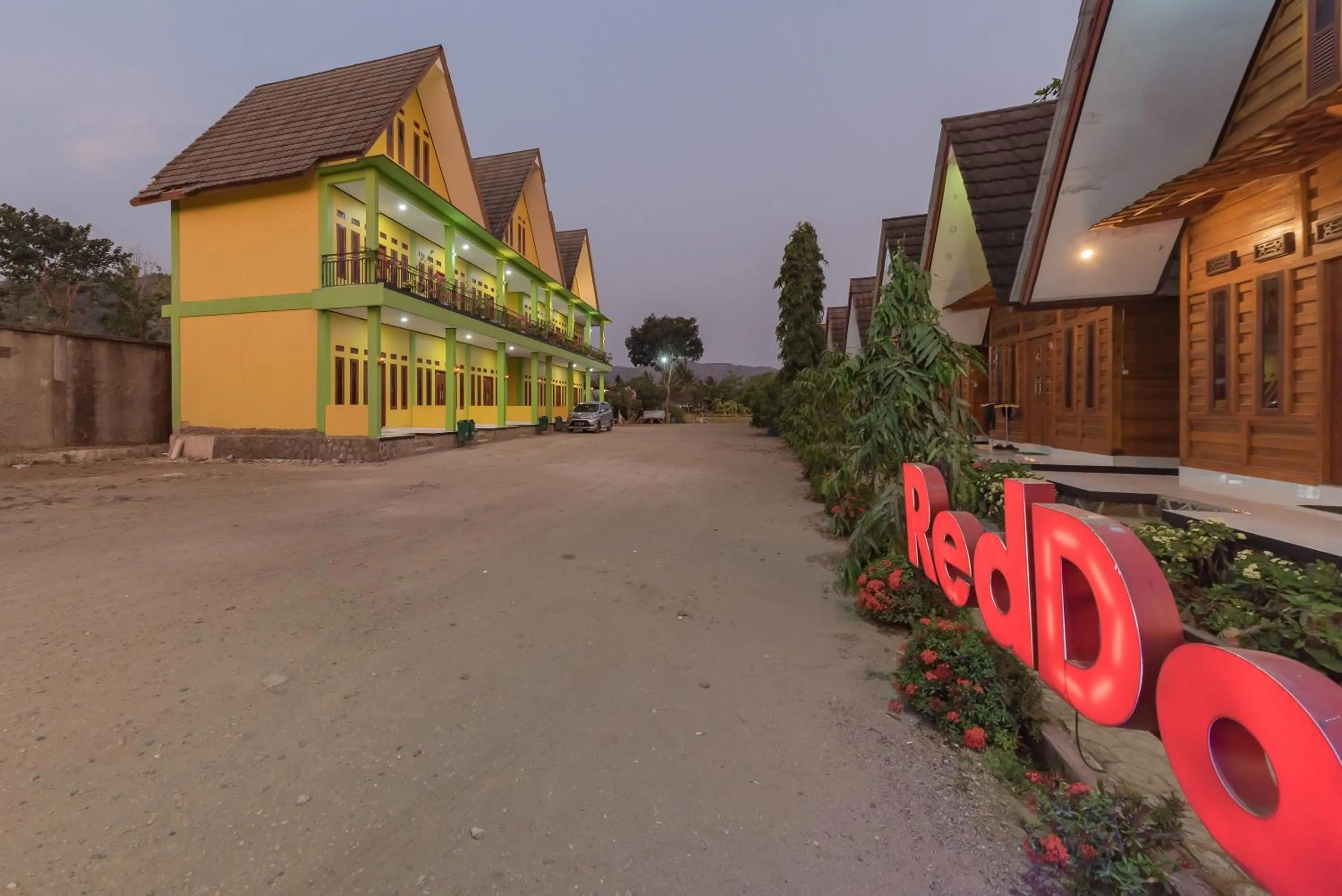 Property building in RedDoorz @ Geopark Ciletuh Sukabumi