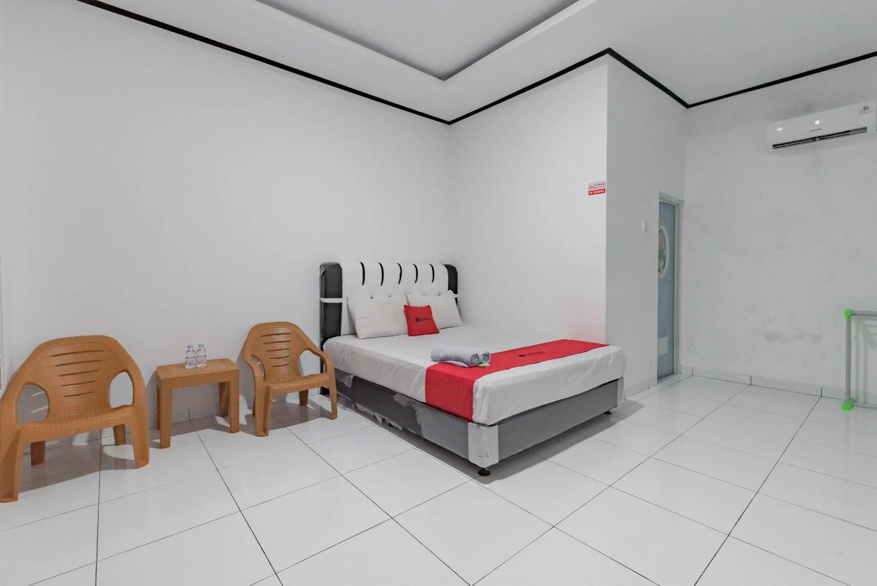 Bed in RedDoorz @ Geopark Ciletuh Sukabumi