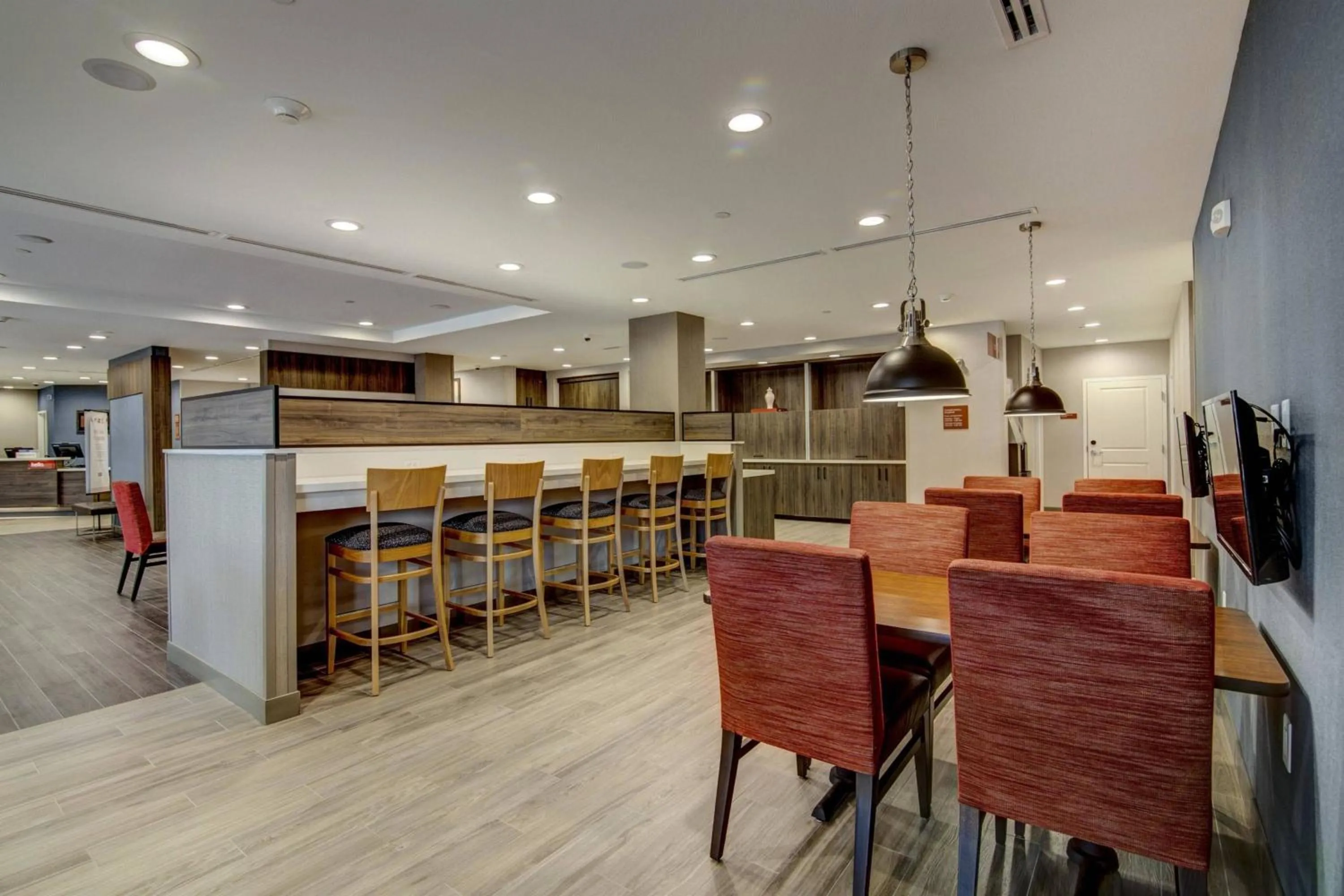 Breakfast in TownePlace Suites by Marriott Houston Hobby Airport