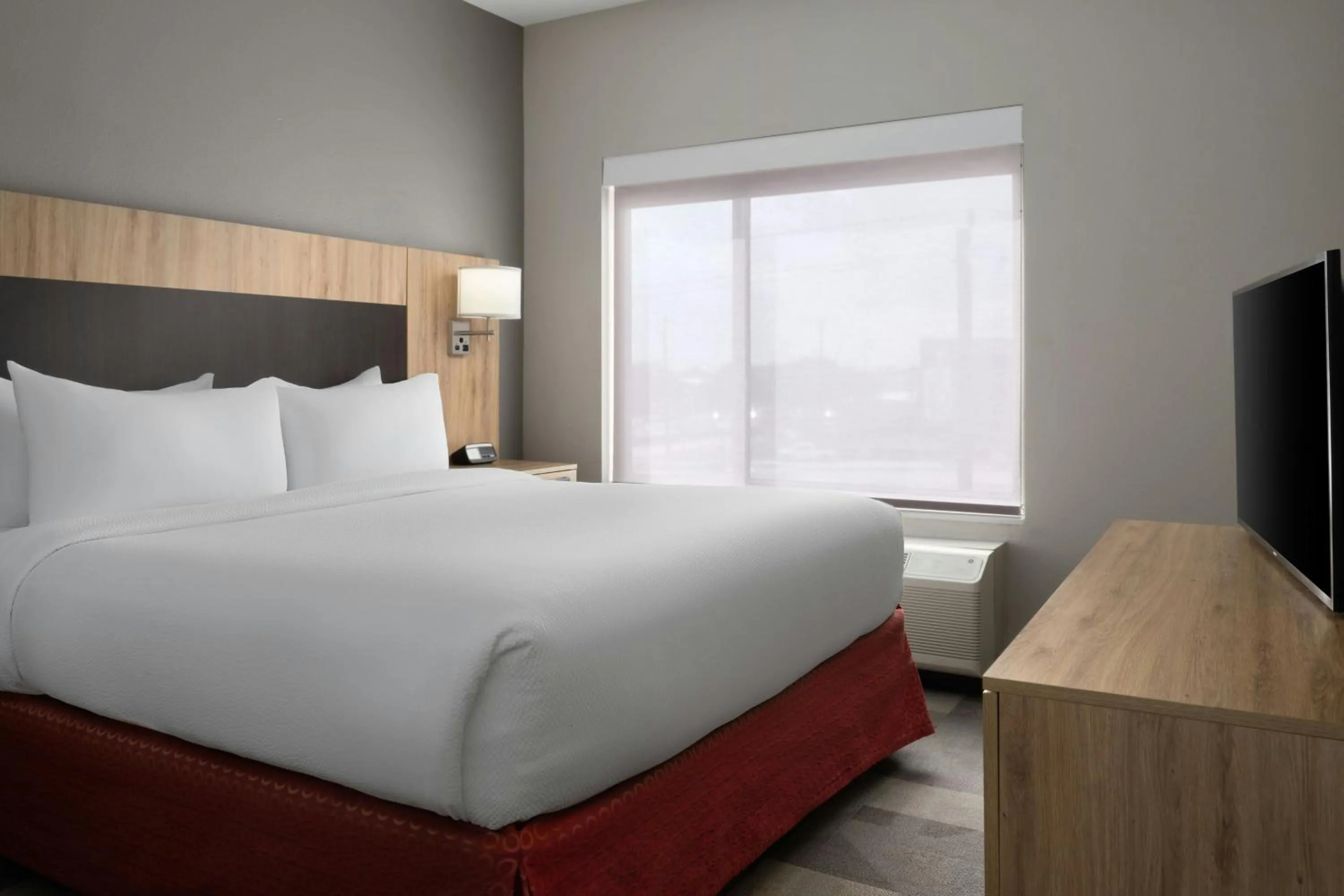 Bedroom, Bed in TownePlace Suites by Marriott Houston Hobby Airport
