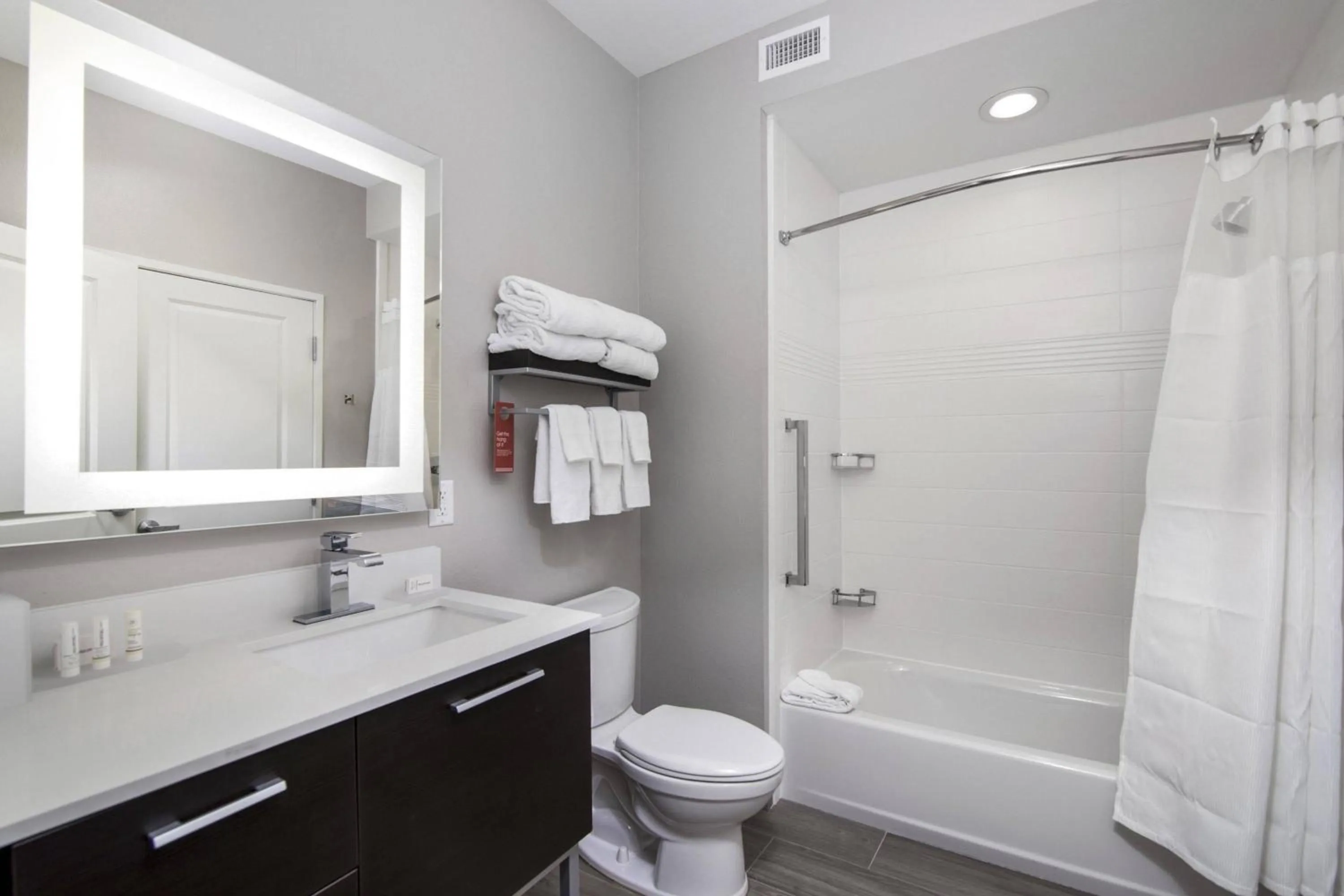 Bathroom in TownePlace Suites by Marriott Houston Hobby Airport