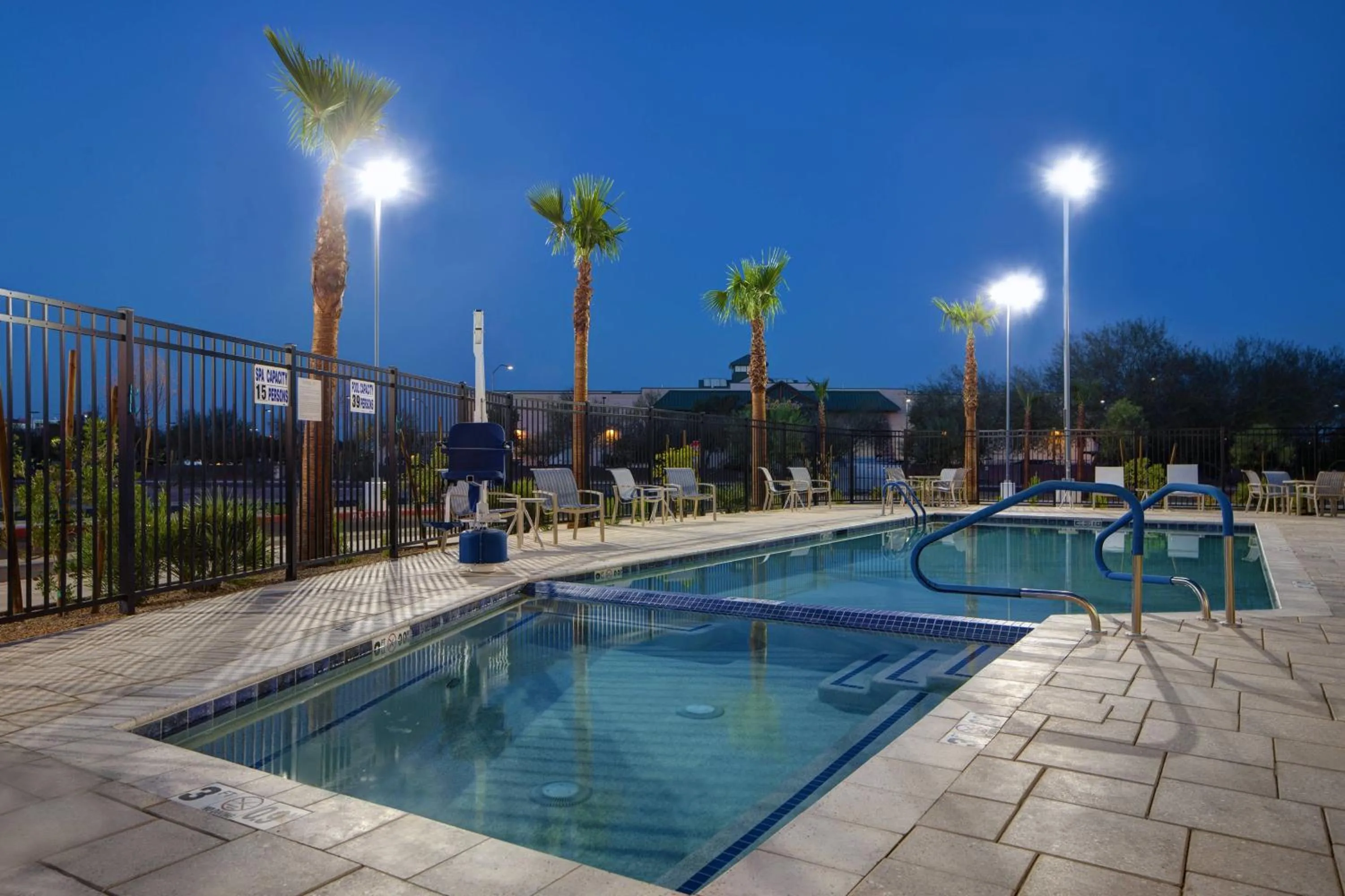 Swimming pool in TownePlace Suites by Marriott Phoenix Glendale Sports & Entertainment District
