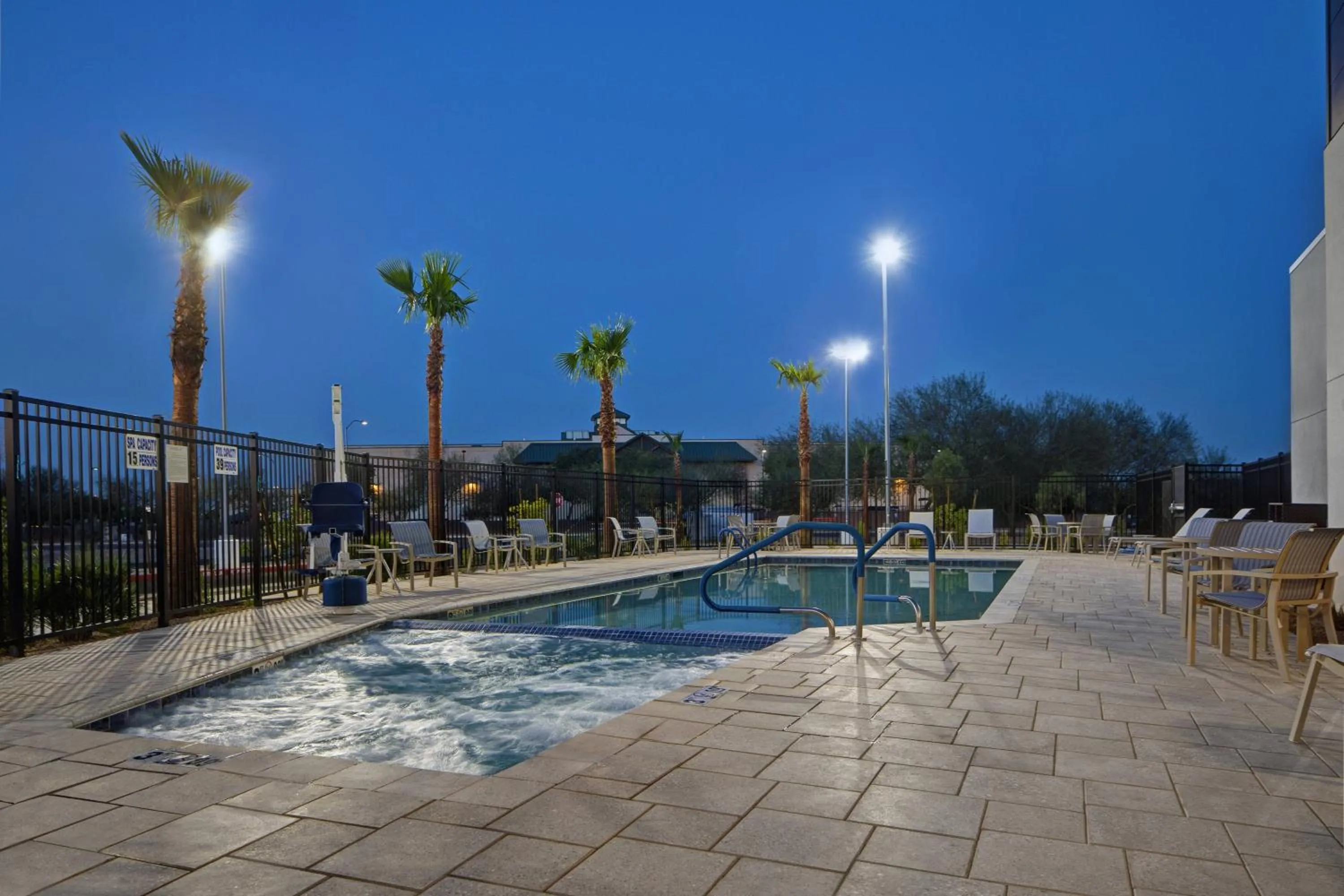Swimming pool in TownePlace Suites by Marriott Phoenix Glendale Sports & Entertainment District