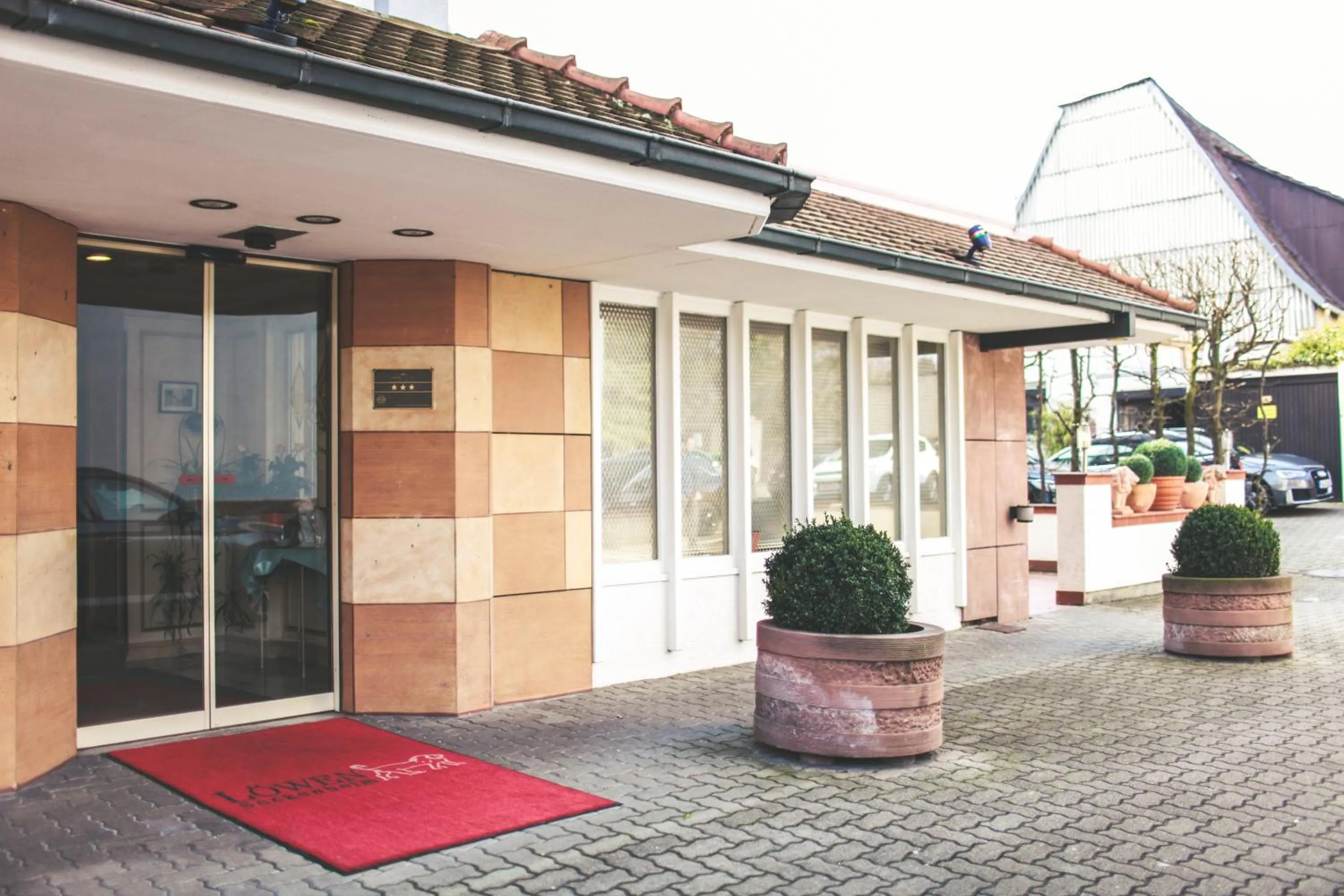 Facade/entrance in Hotel Löwen-Seckenheim