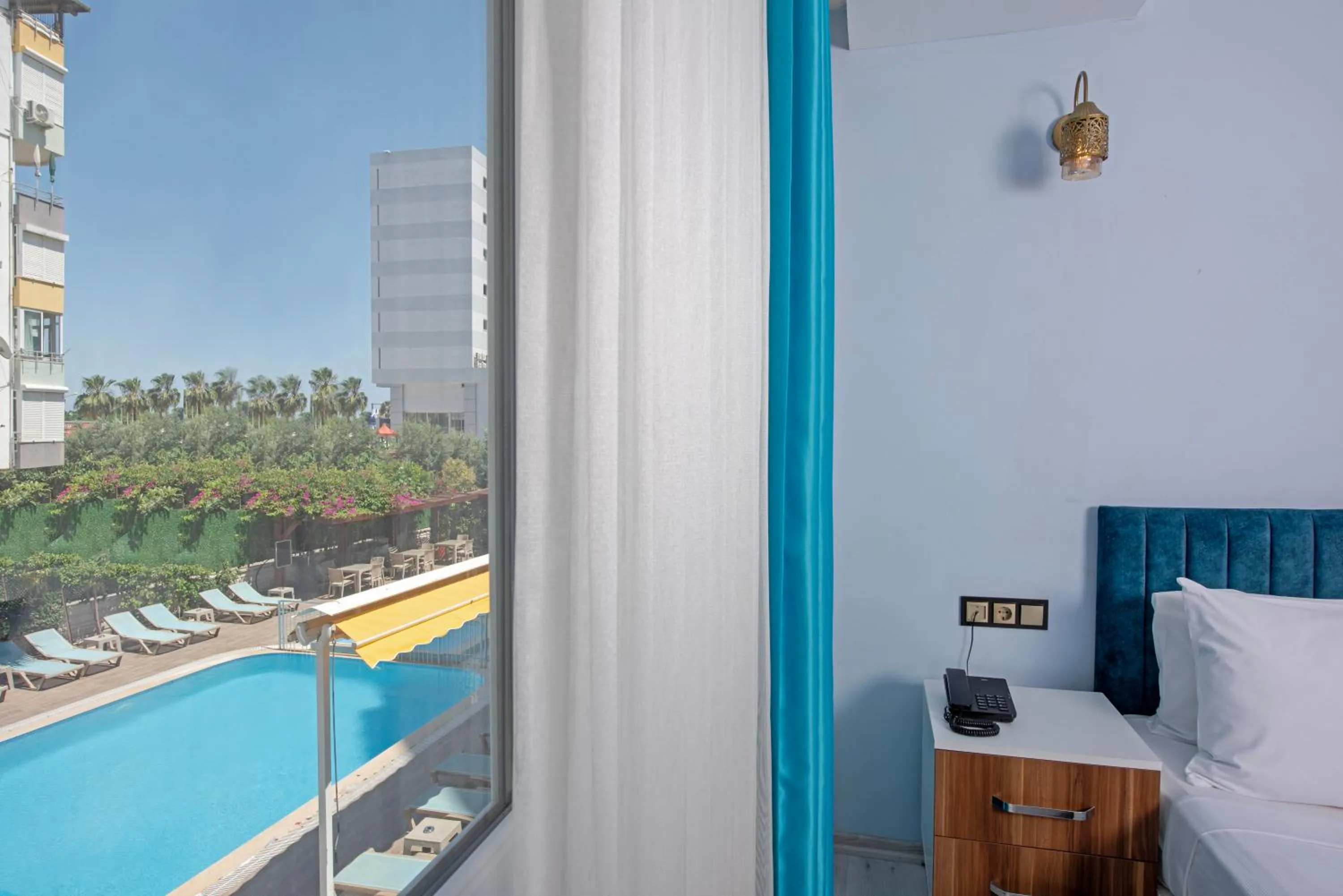 View (from property/room), Bed in Citrus Park Hotel