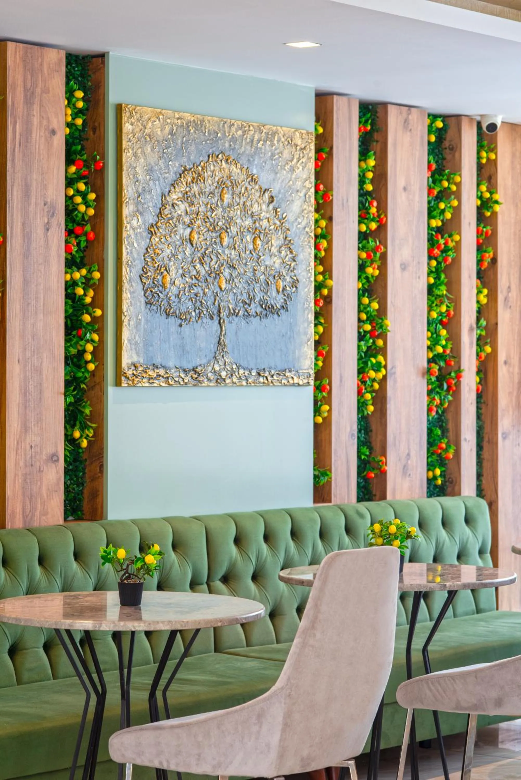 Restaurant/places to eat in Citrus Park Hotel