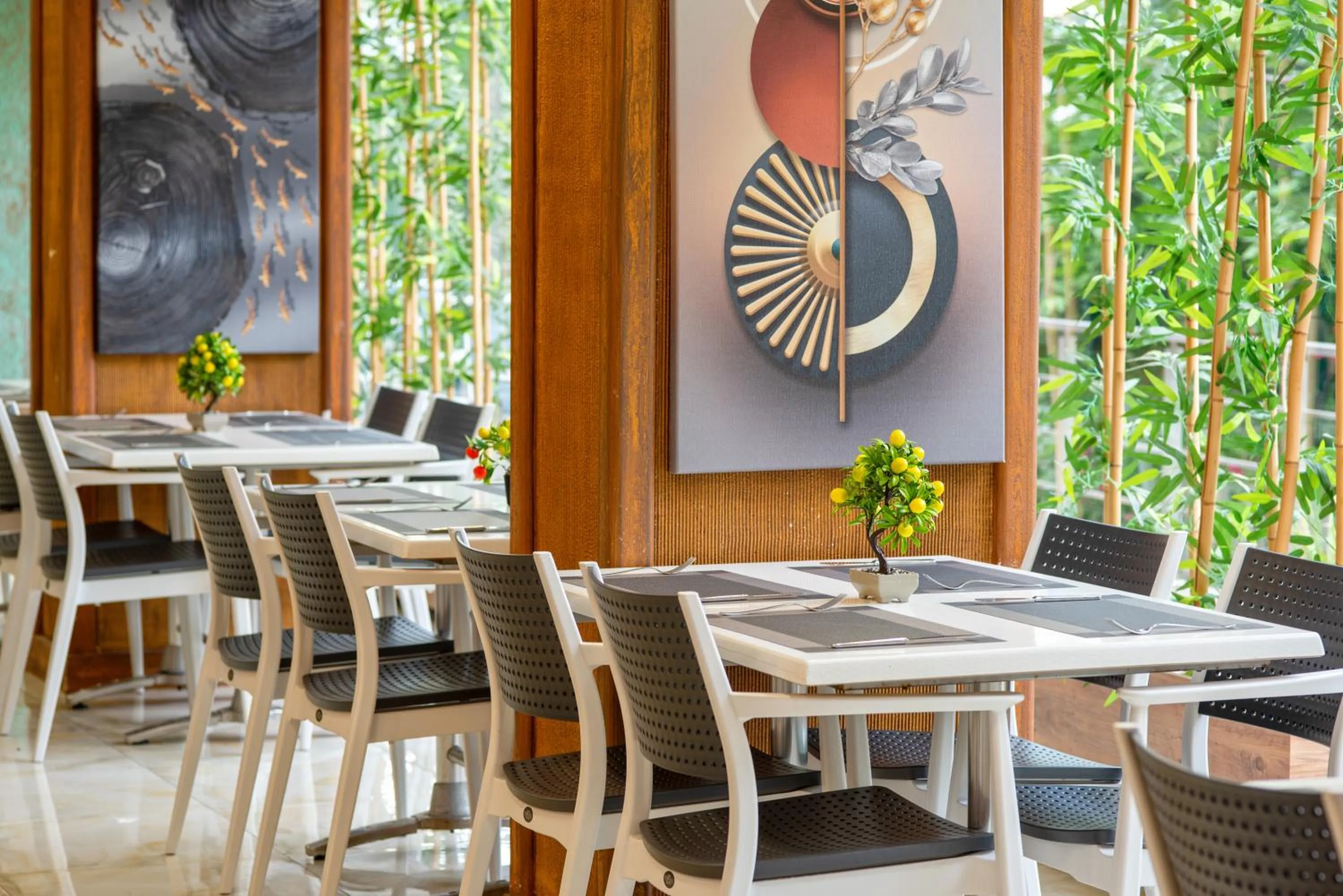 Restaurant/places to eat in Citrus Park Hotel