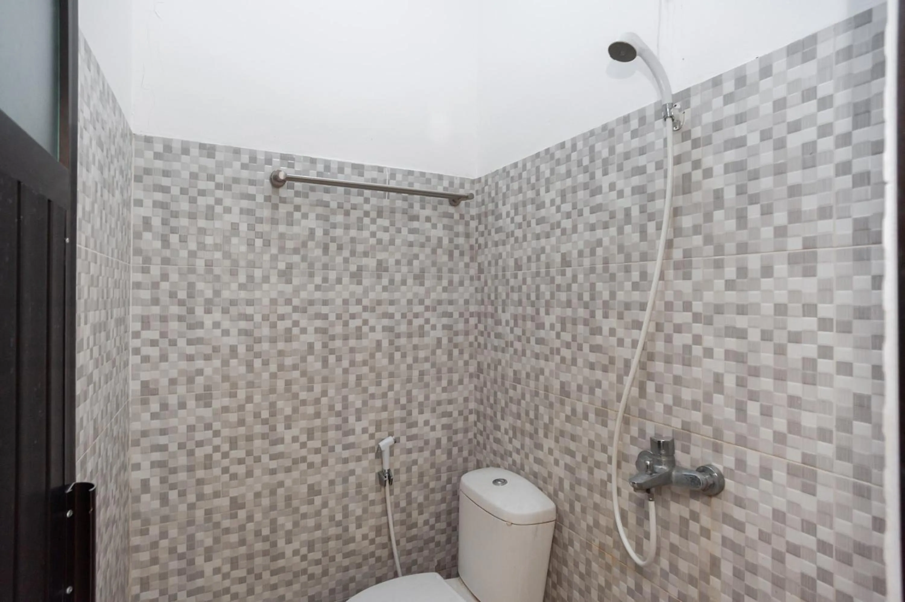 Bathroom in RedDoorz Syariah Plus near Jatiwarna Toll Gate