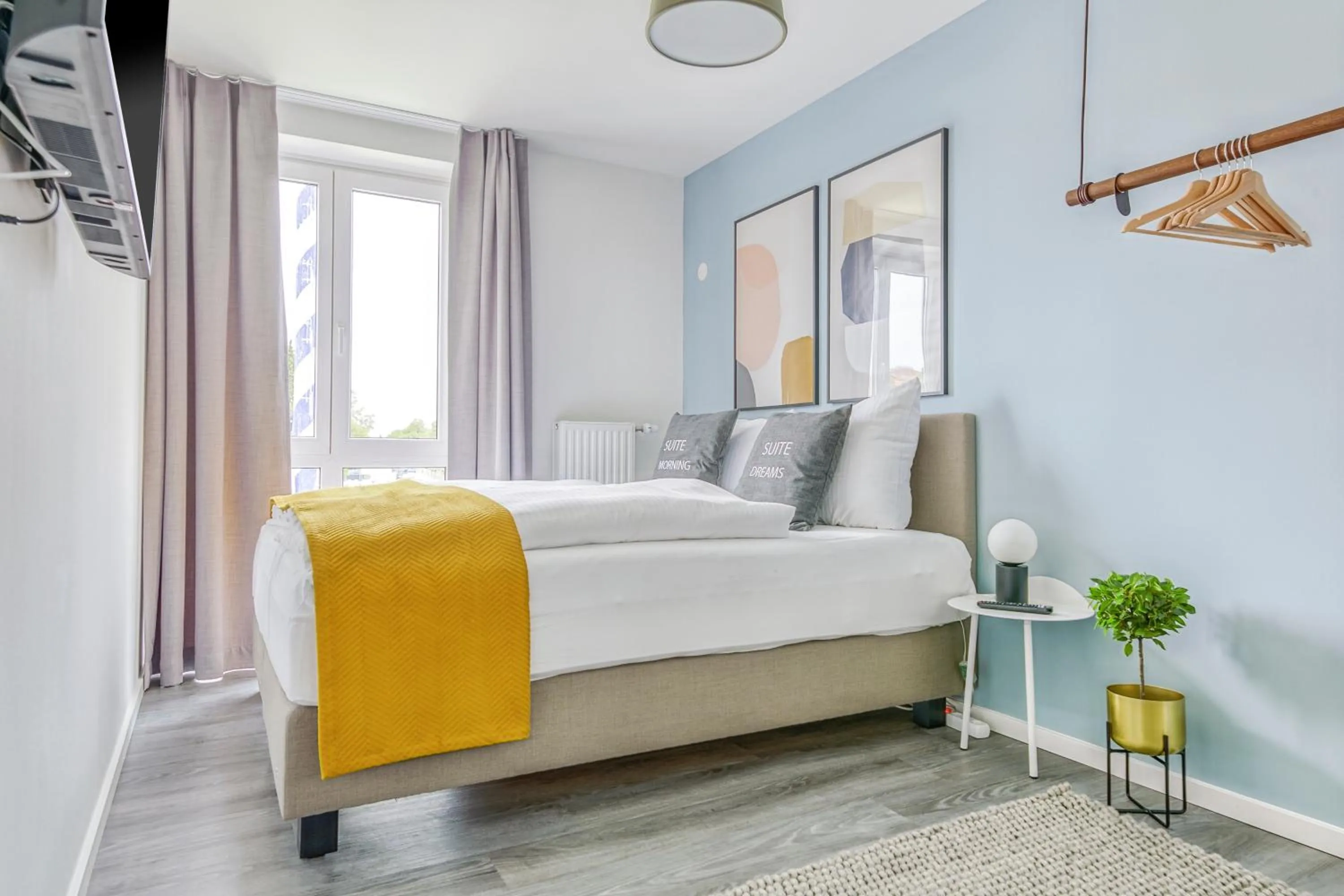 Bed in Limehome Garching bei München