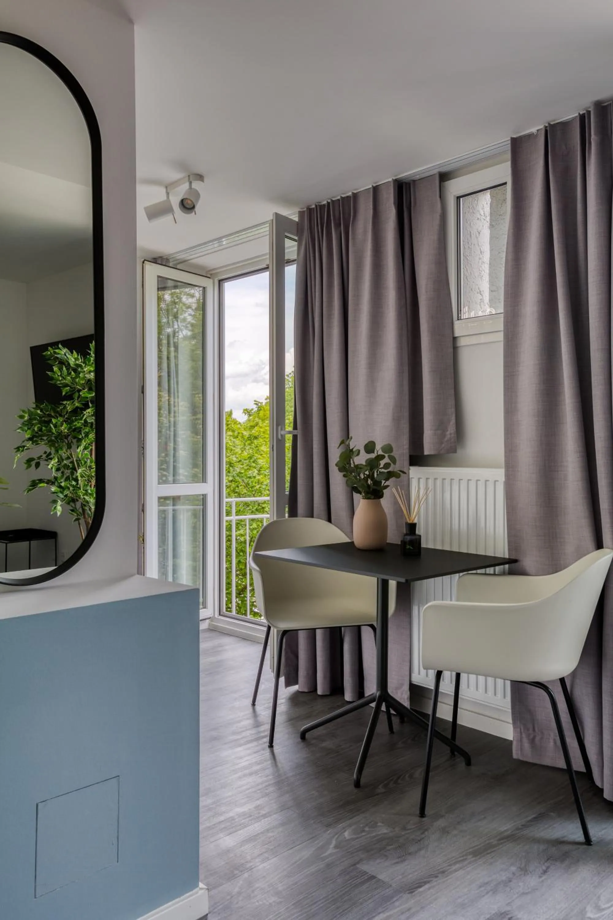 Seating area in Limehome Garching bei München