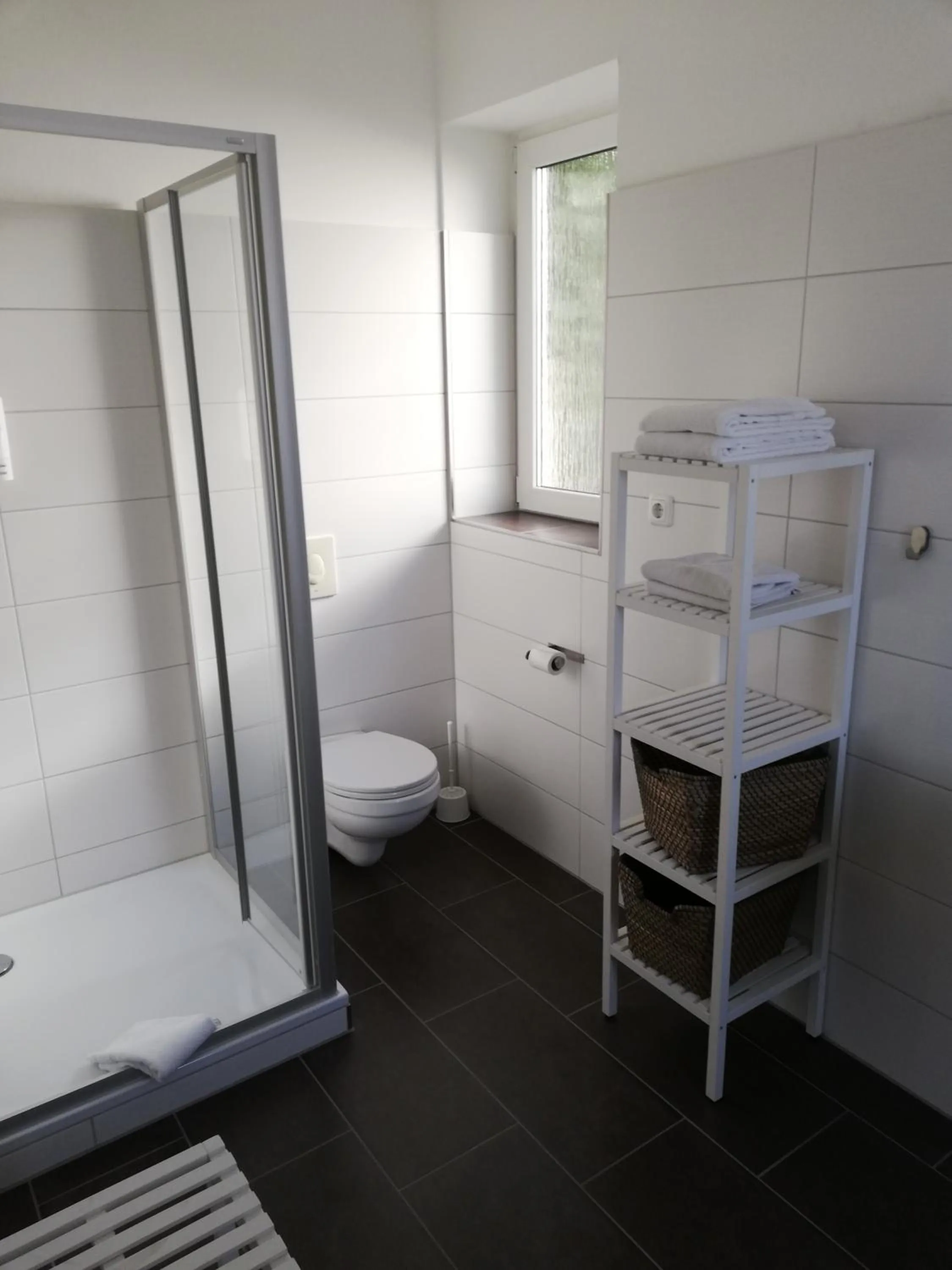 Shower in Apartmenthaus Kaiser Friedrich