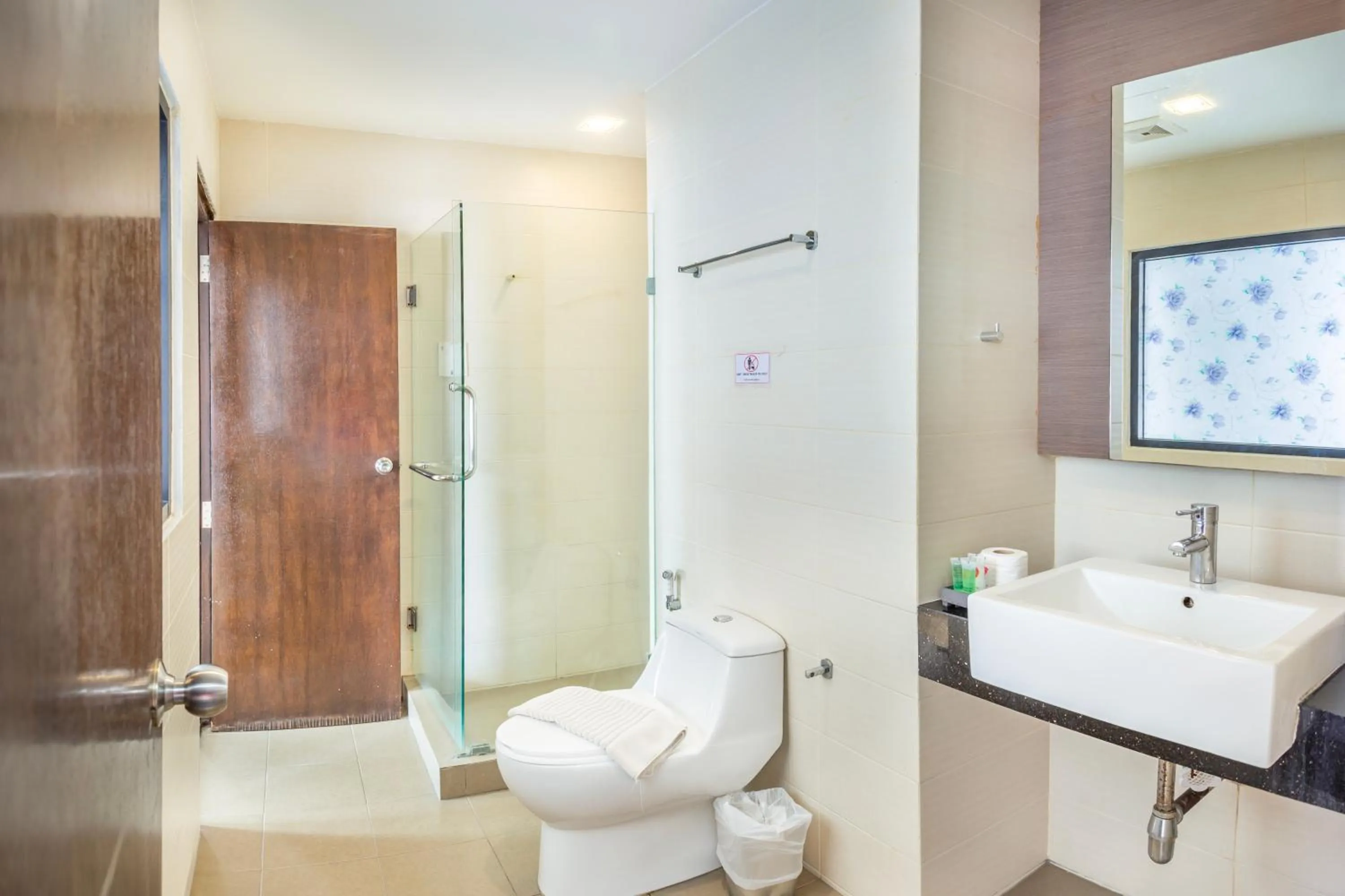 Shower in Scandia Beach Hotel