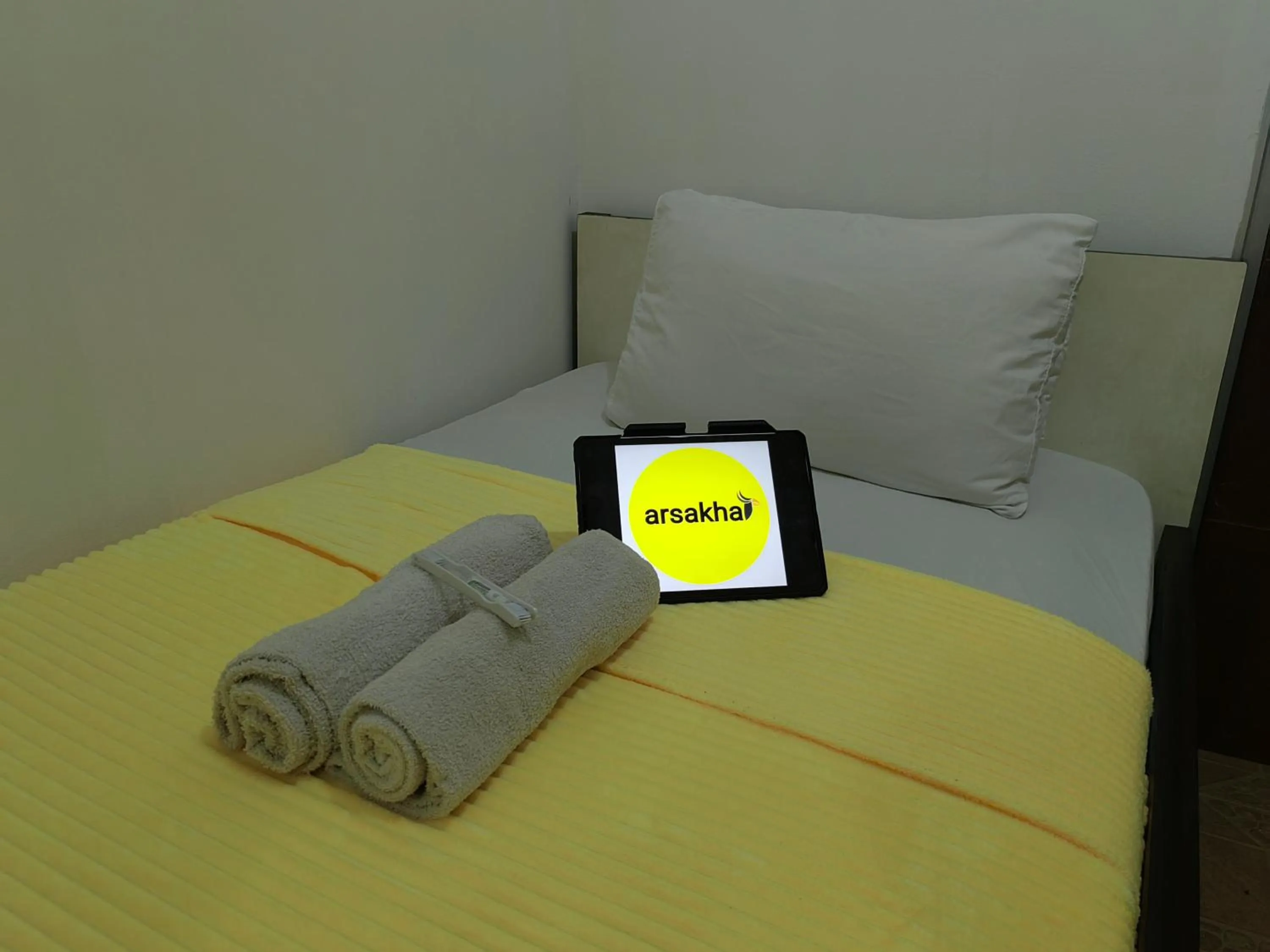 Bedroom, Bed in Cibubur Village By Arsakha Property Management