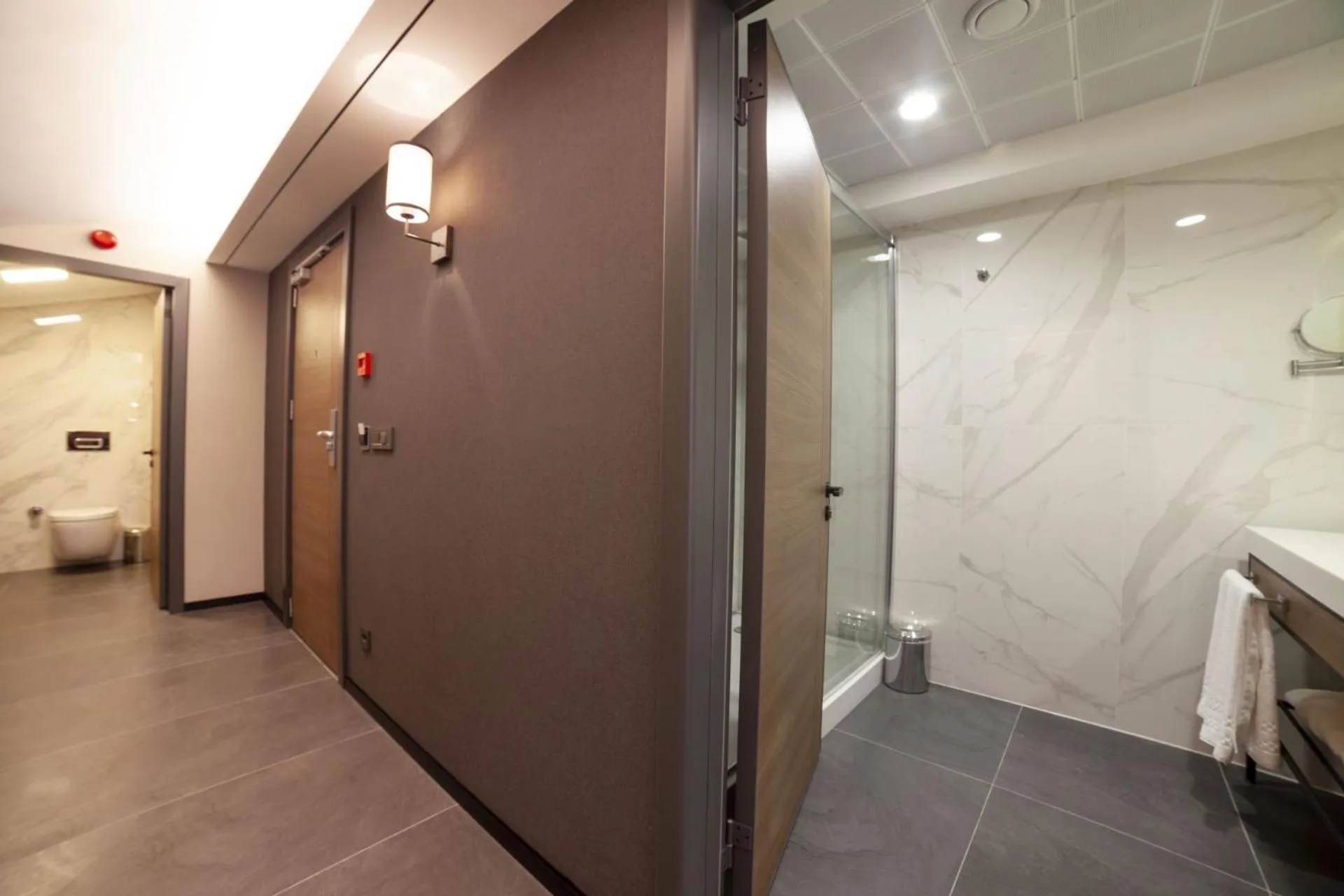 Shower in GRANBELLAHOTEL