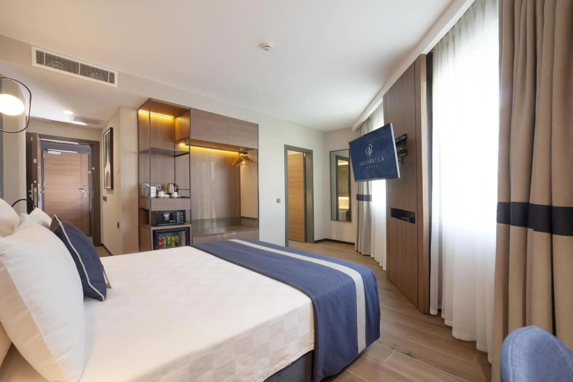 Photo of the whole room, Bed in GRANBELLAHOTEL