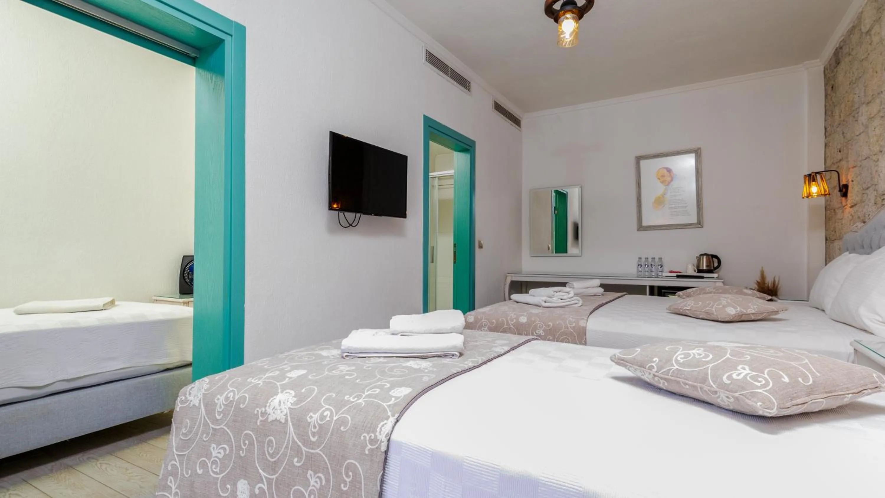 Photo of the whole room, Bed in Avlu Alaçatı Boutique Hotel