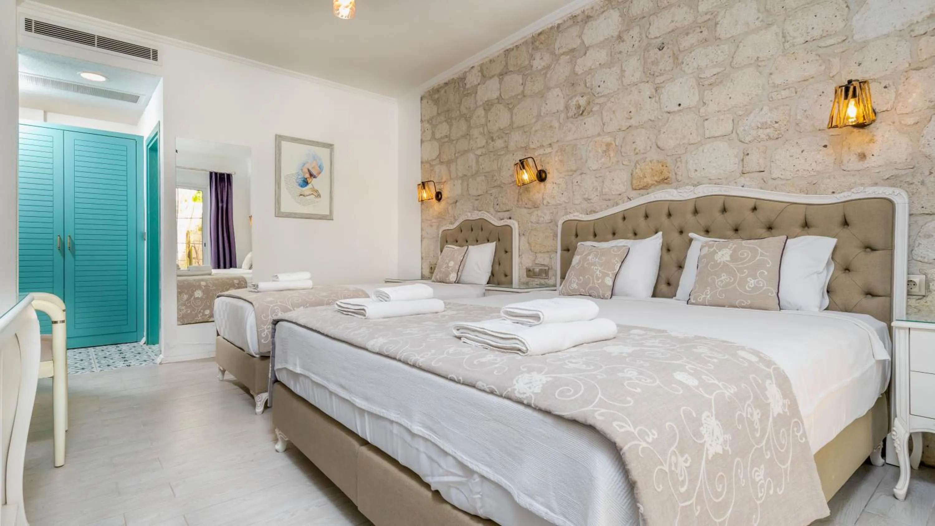 Photo of the whole room, Bed in Avlu Alaçatı Boutique Hotel