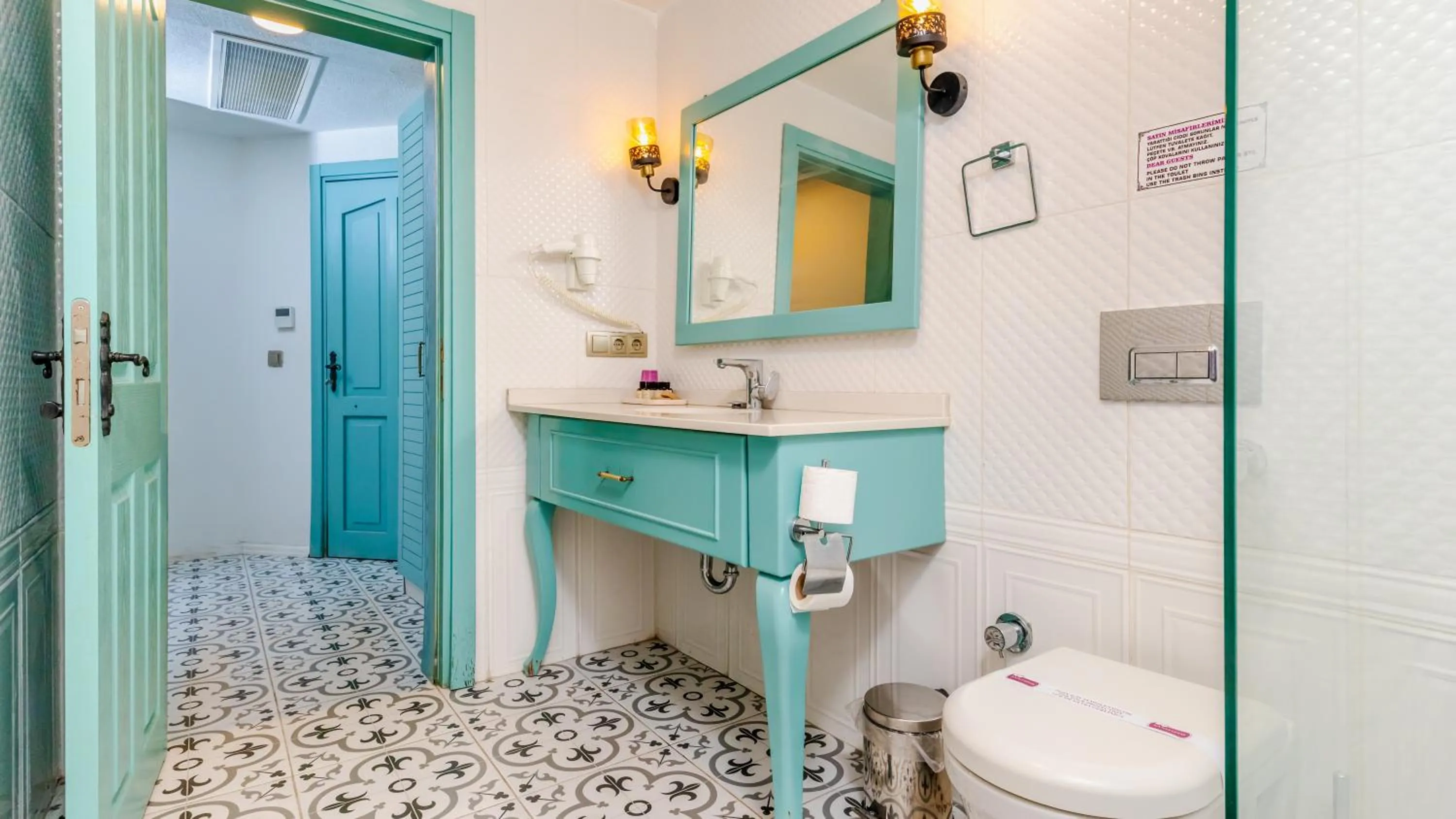 Shower in Avlu Alaçatı Boutique Hotel