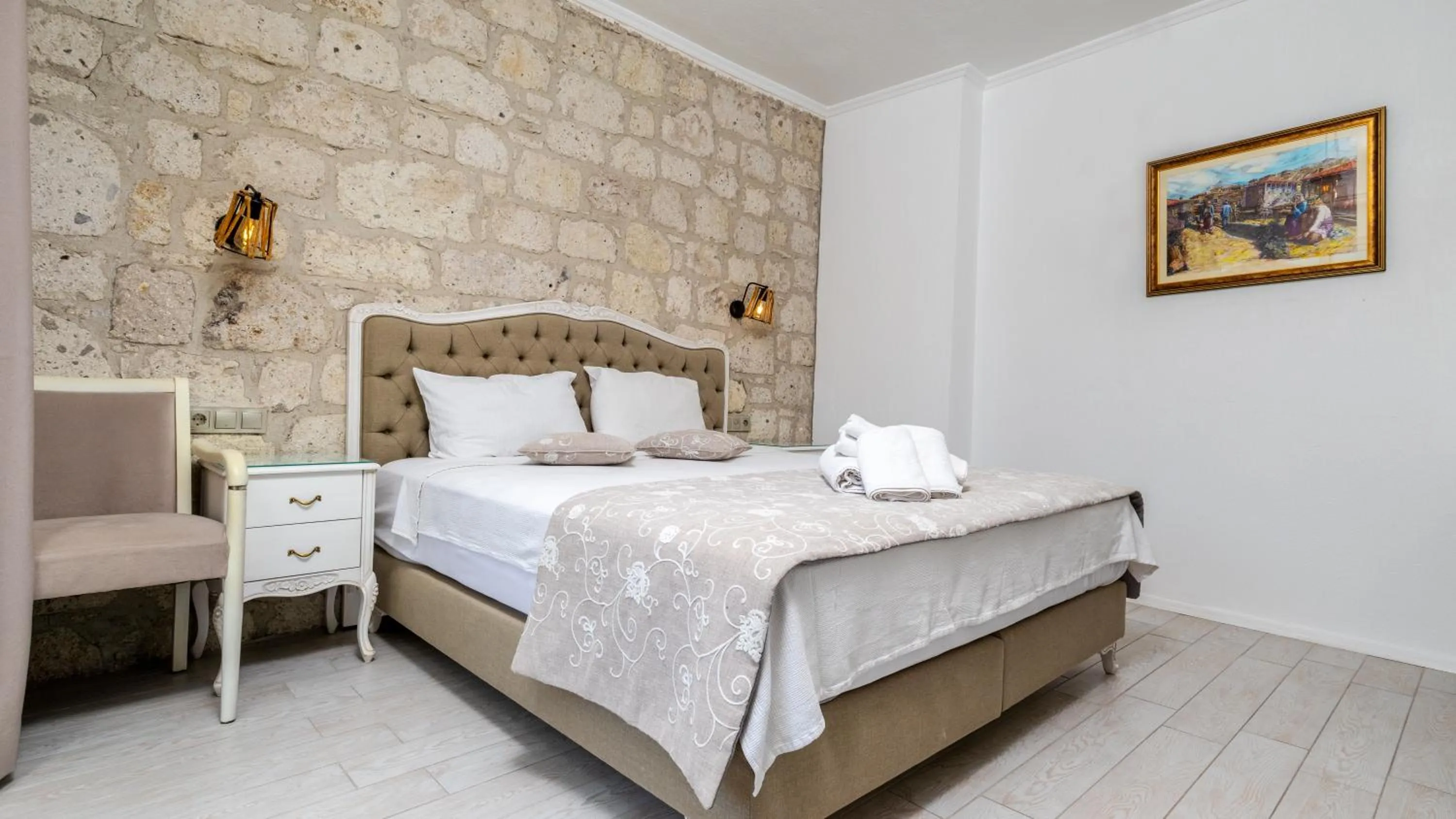 Photo of the whole room, Bed in Avlu Alaçatı Boutique Hotel