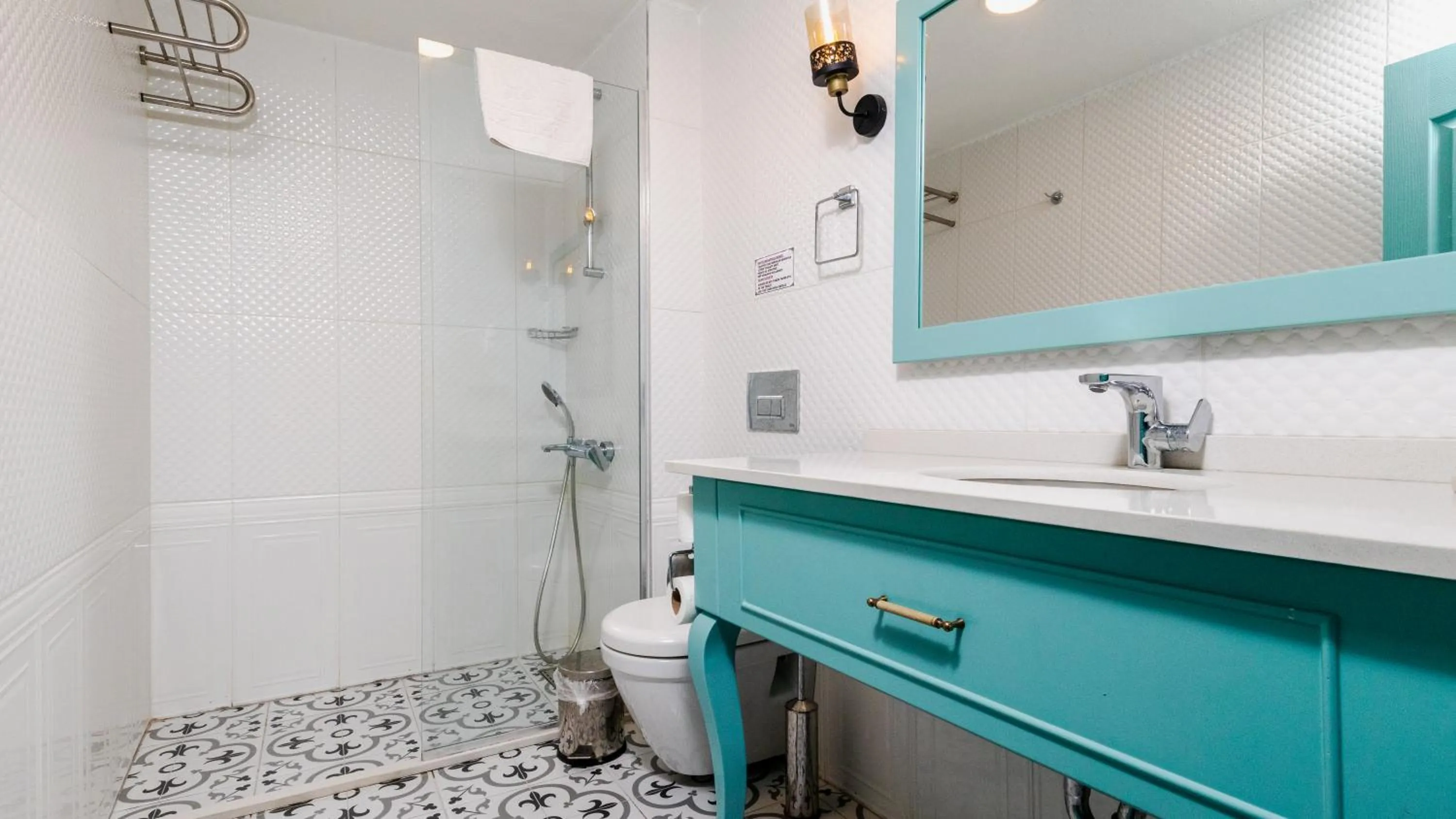 Shower in Avlu Alaçatı Boutique Hotel