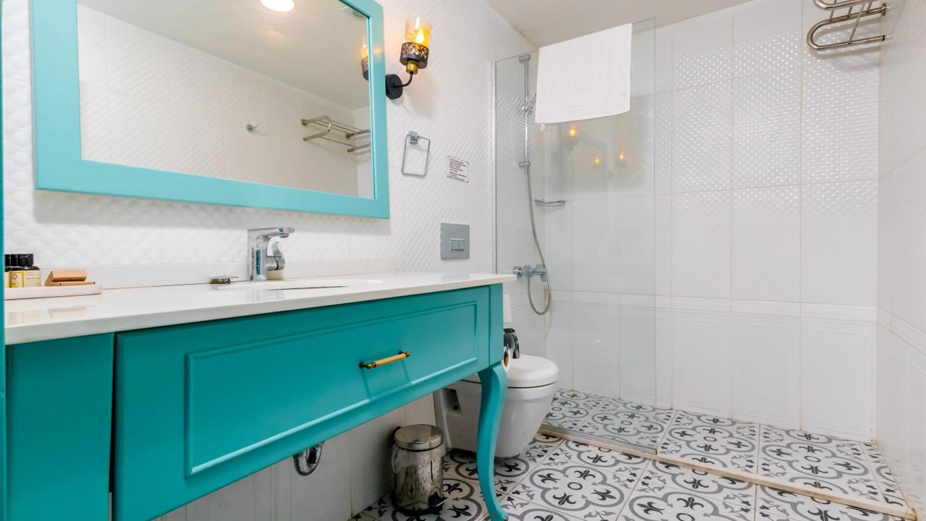 Shower in Avlu Alaçatı Boutique Hotel