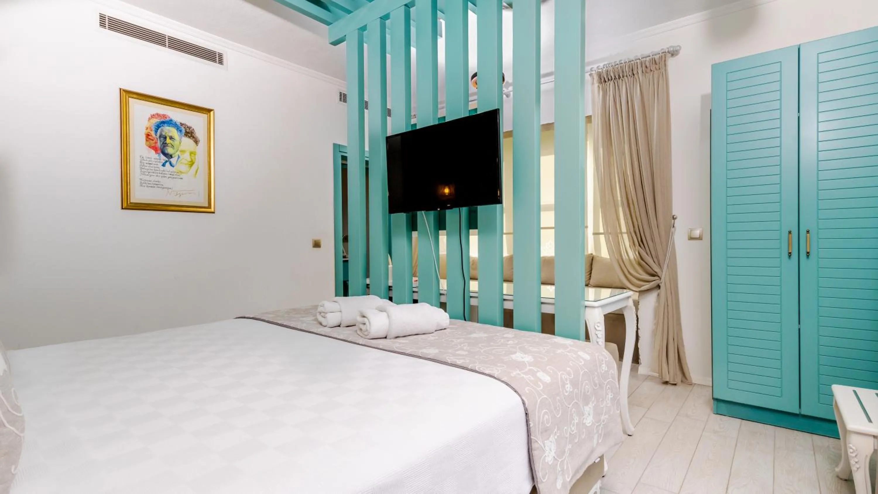 Bed in Avlu Alaçatı Boutique Hotel
