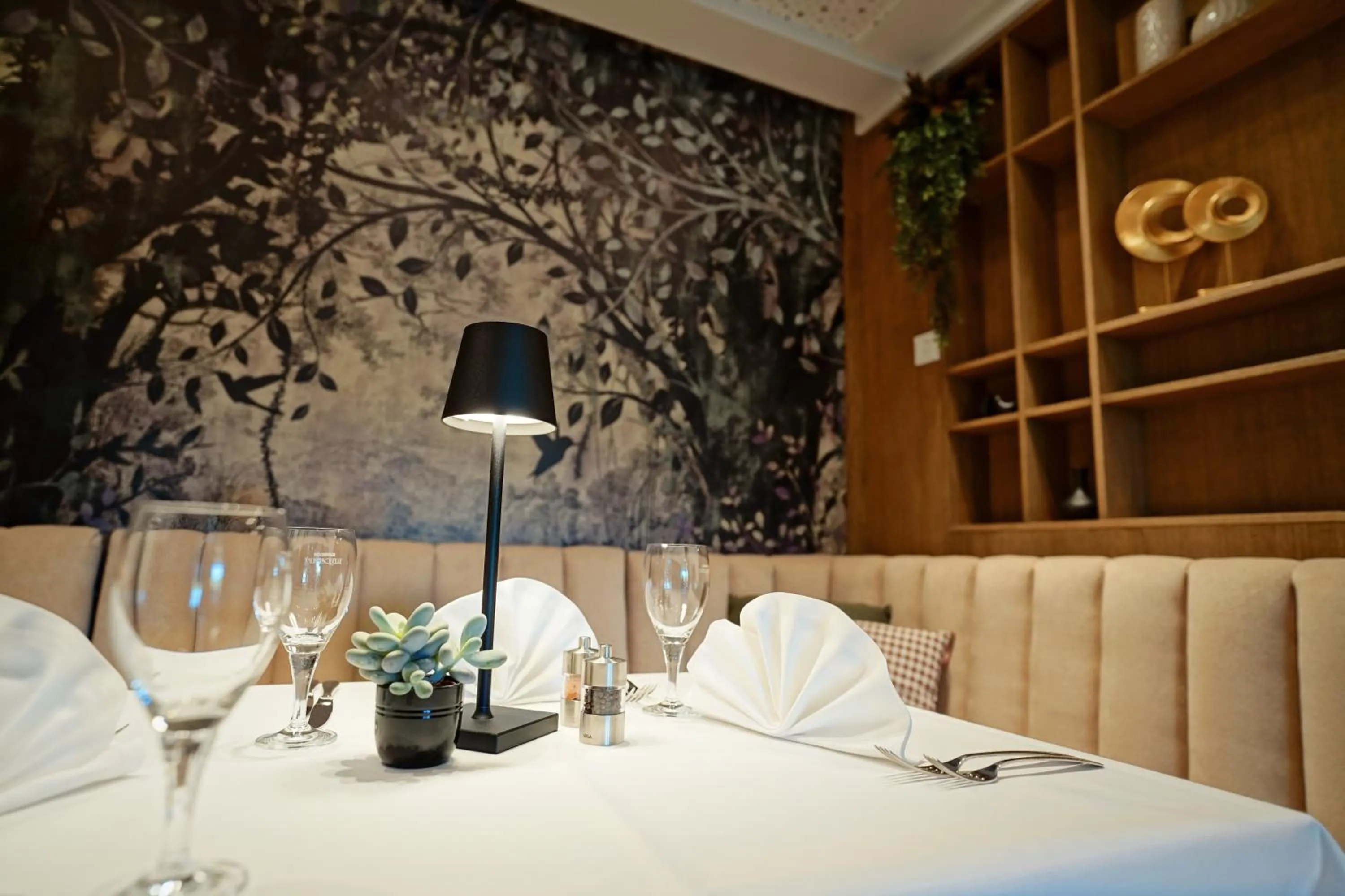 Restaurant/places to eat, Bed in Hotel Bessunger Forst