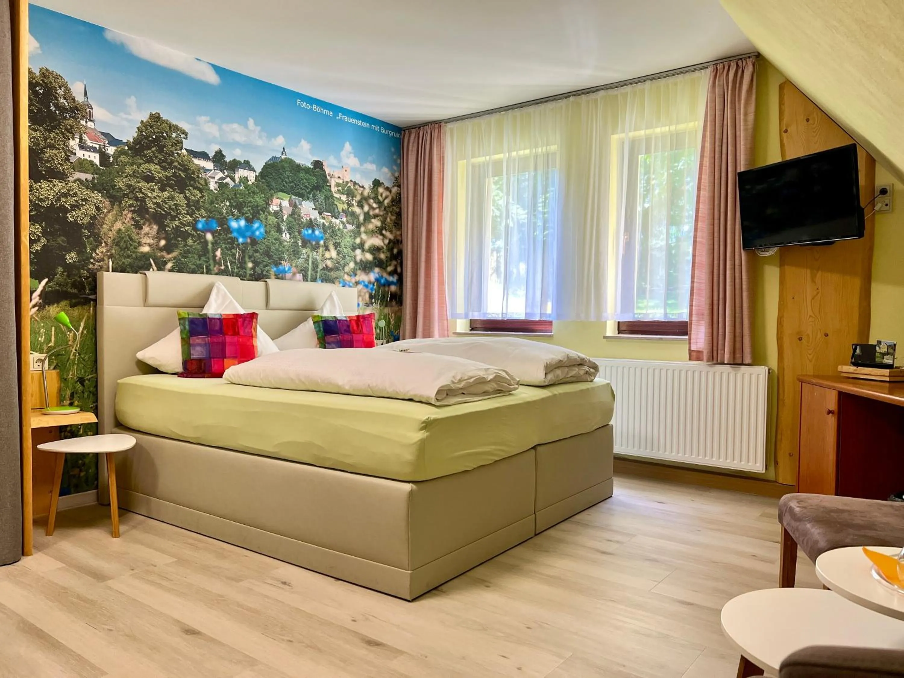 Photo of the whole room, Bed in Berghotel Talblick