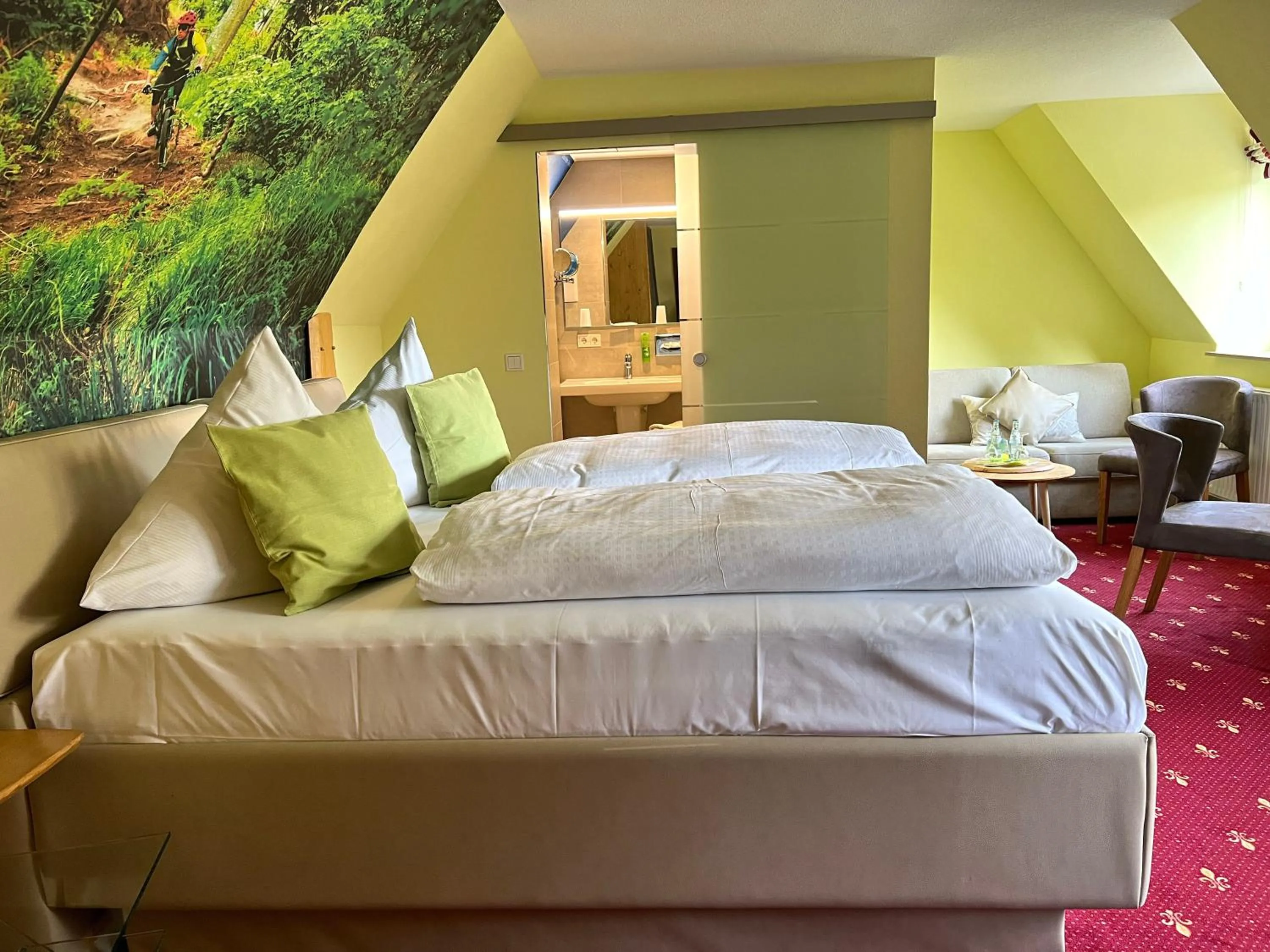 Seating area, Bed in Berghotel Talblick