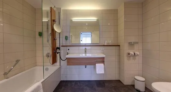 Bathroom in Hotel Schwanen Stuttgart Airport/Messe