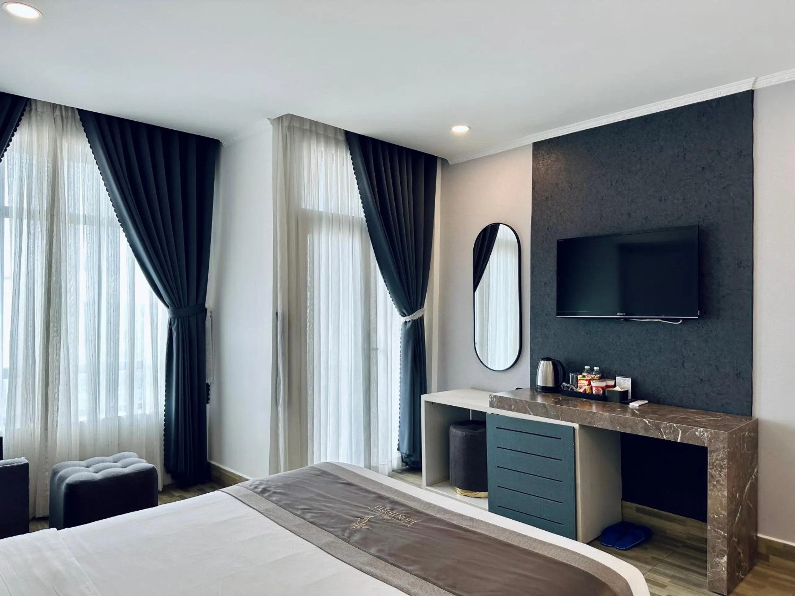 TV and multimedia, Bed in LION HOTEL