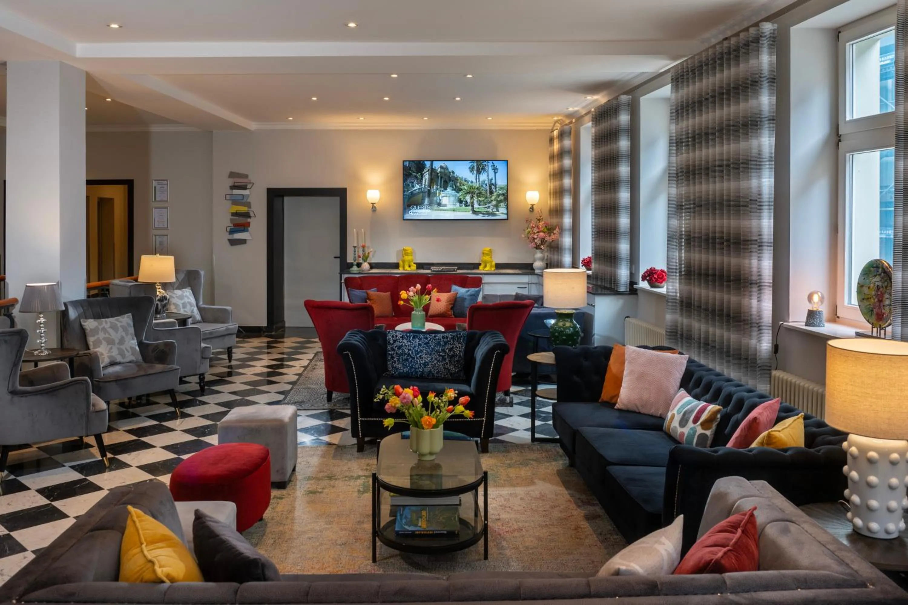 Communal lounge/ TV room in SORAT Hotel Cottbus