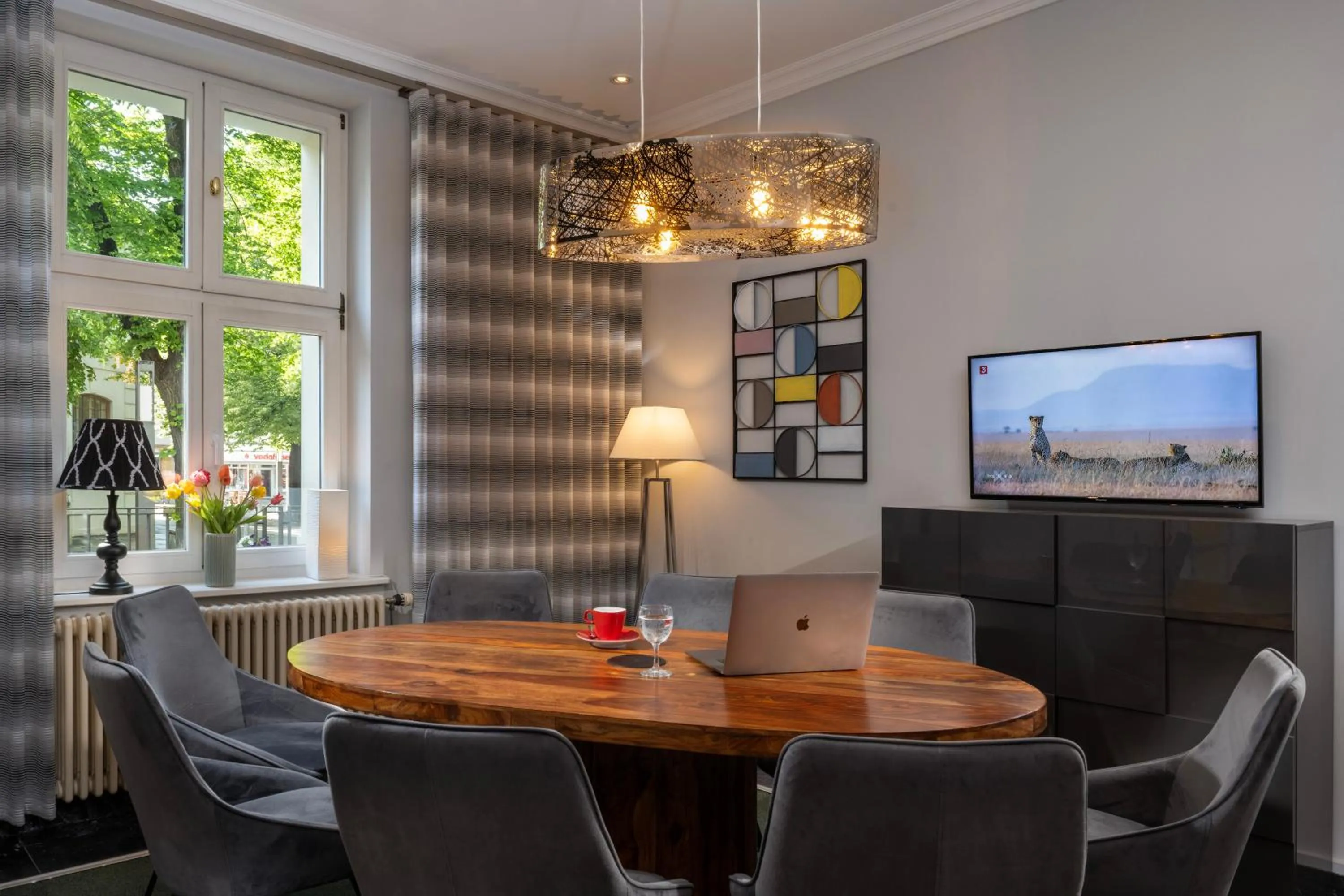 Communal lounge/ TV room in SORAT Hotel Cottbus