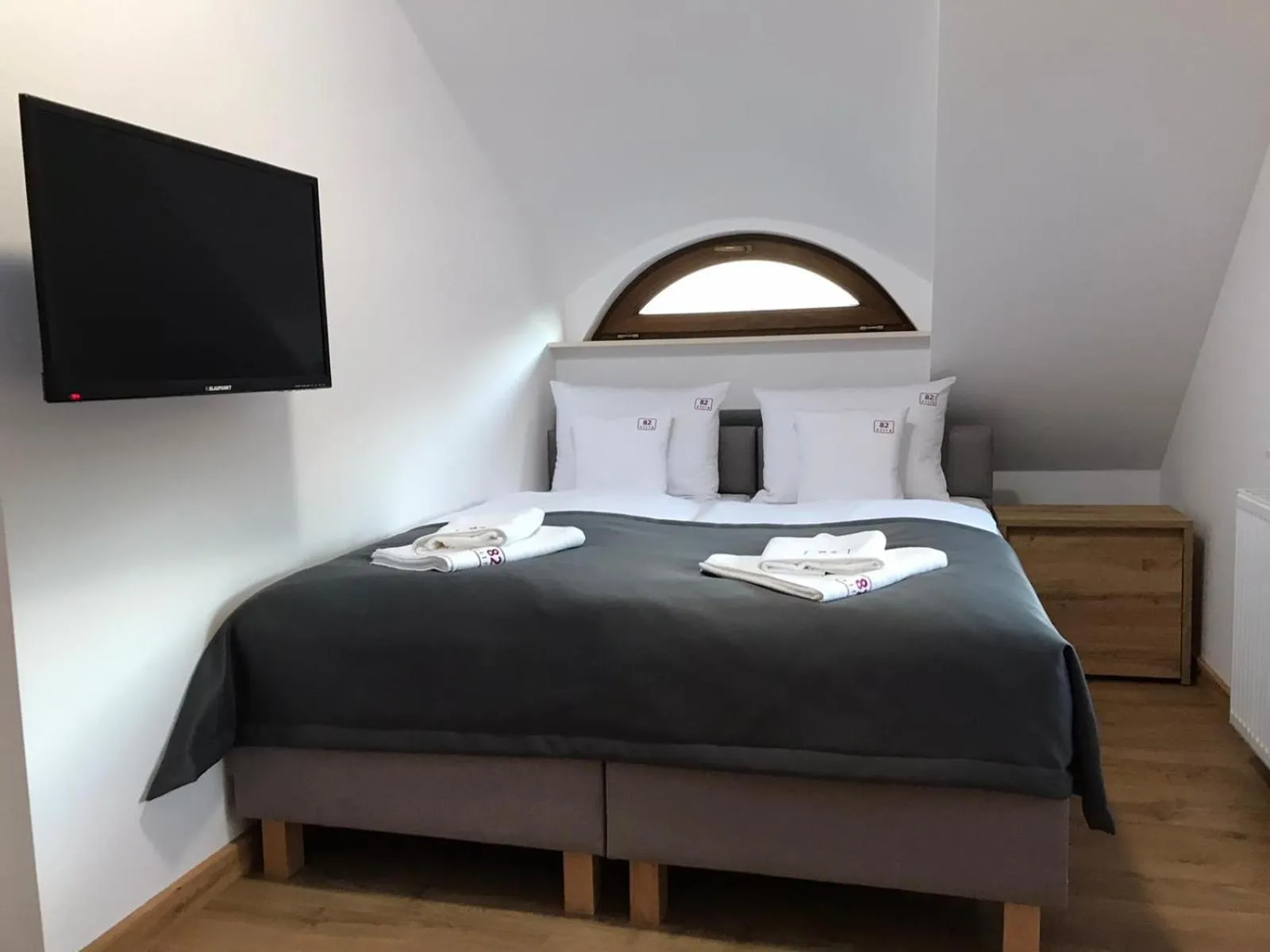 Bed in Apartamenty, Boutique Rooms Villa 82, MIEJSCE PRKINGOWE