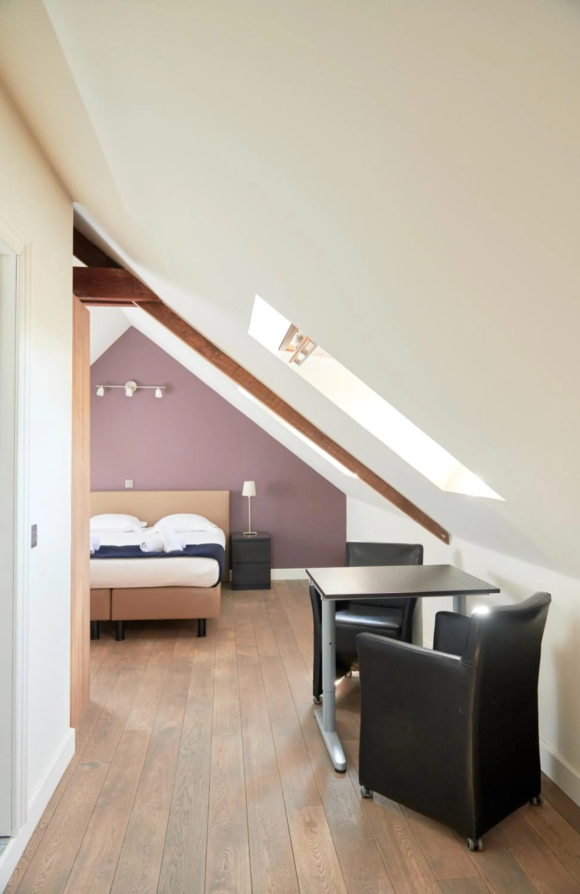 Seating area, Bed in De Statie