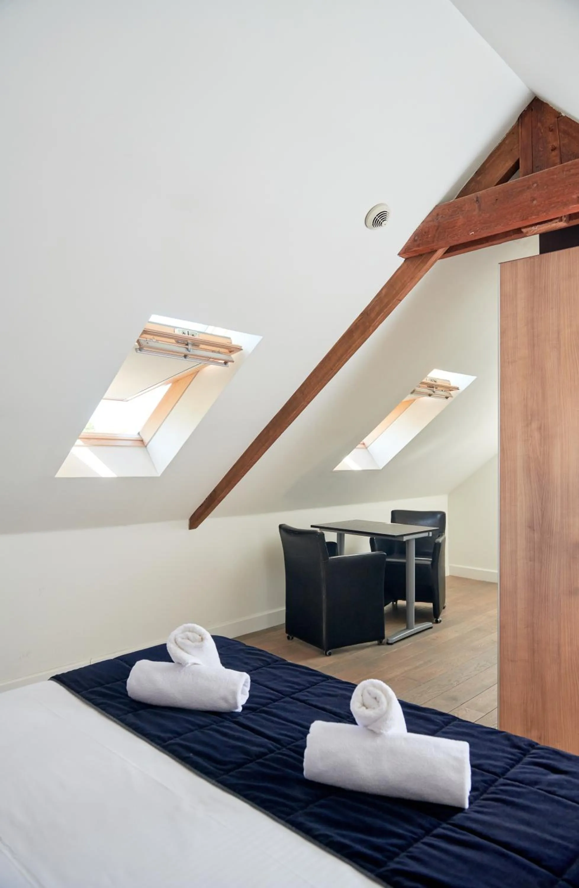 Bedroom, Bed in De Statie