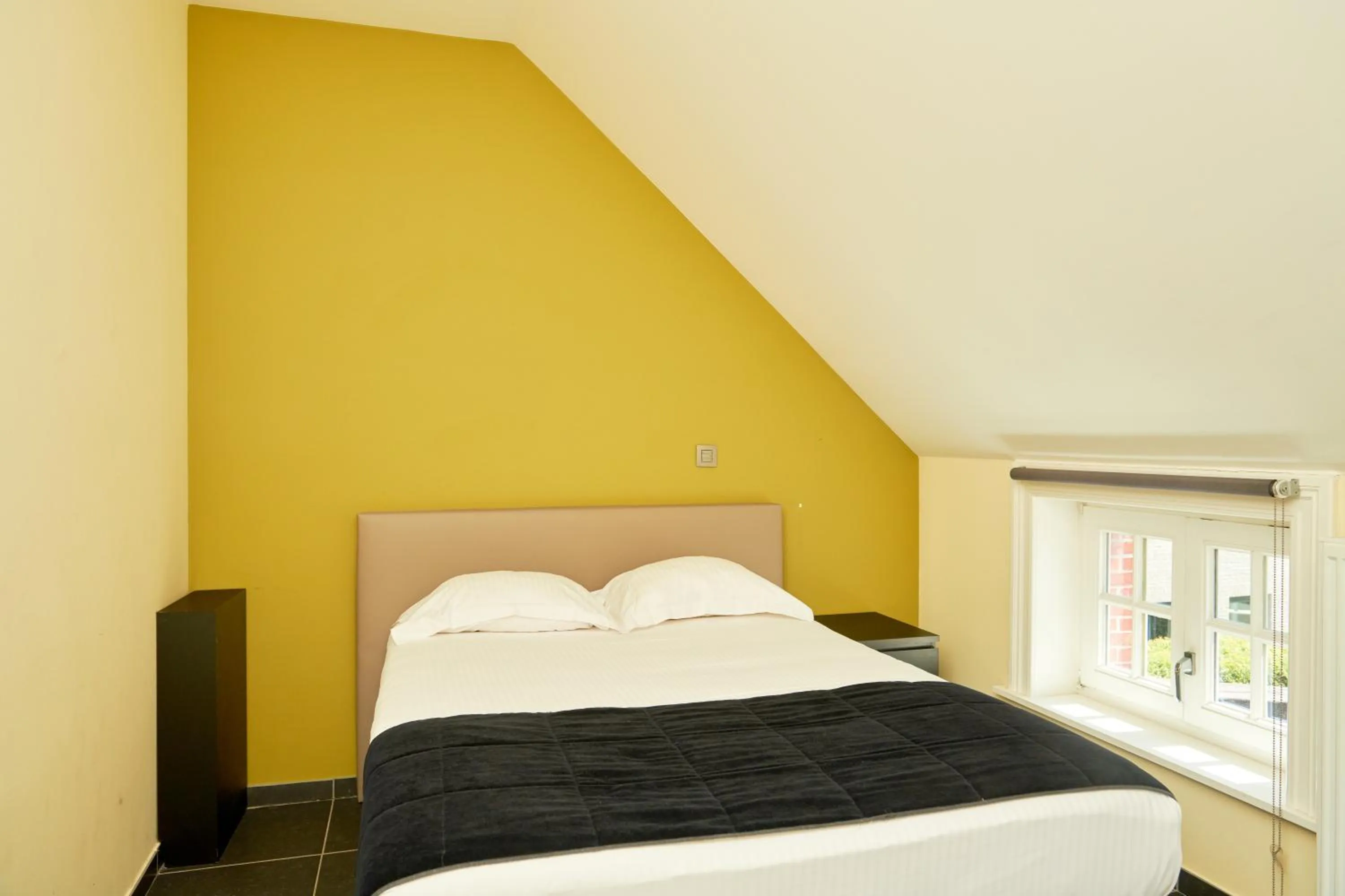 Bedroom, Bed in De Statie