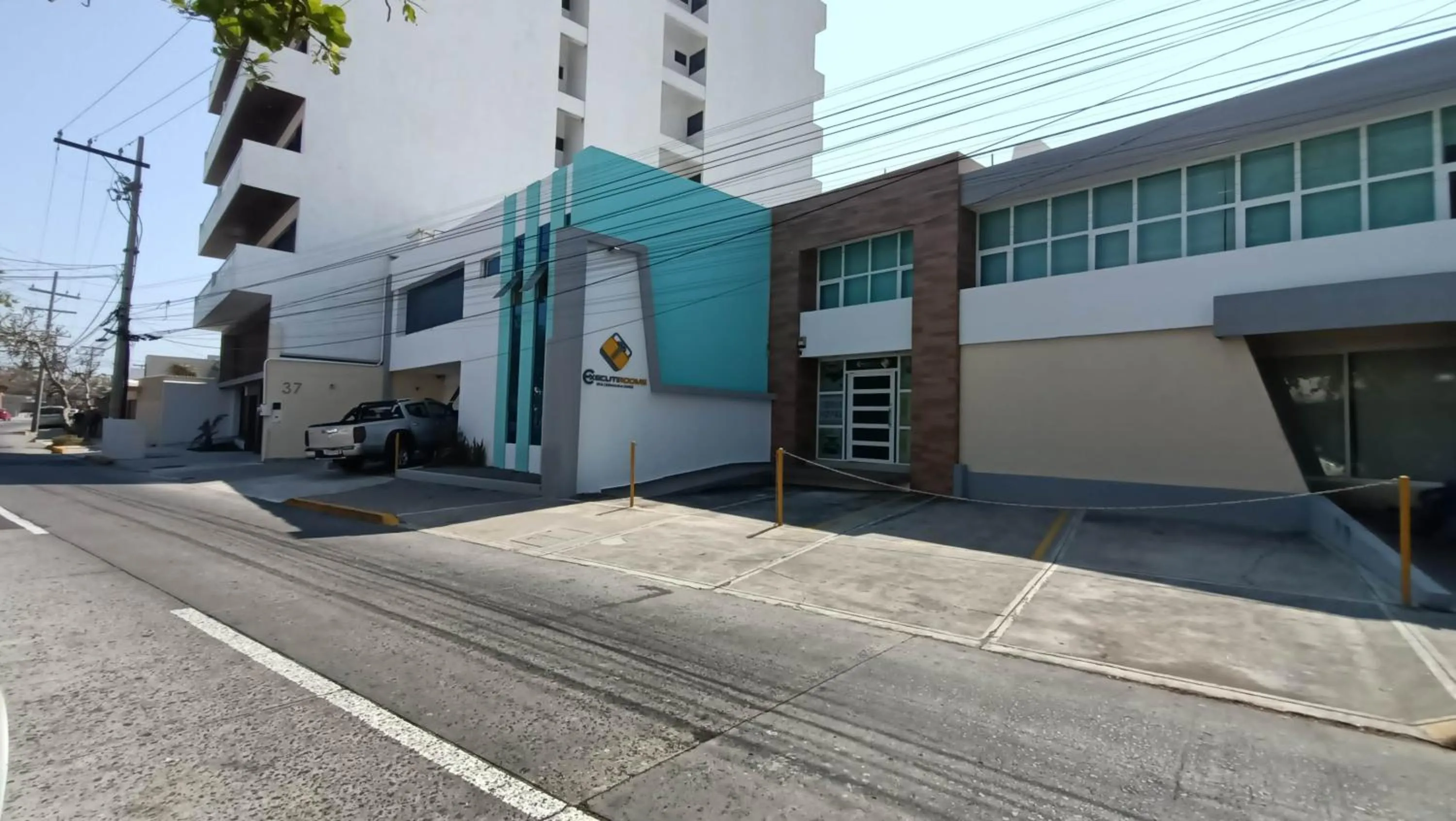 Property building in EXECUTIROOMS VERACRUZ
