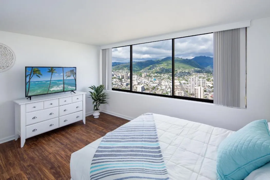 Bed in Waikiki Penthouse @ The Monarch Hotel
