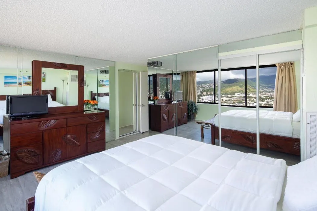 Bed in 2 Bedroom Penthouse w/Ocean Views