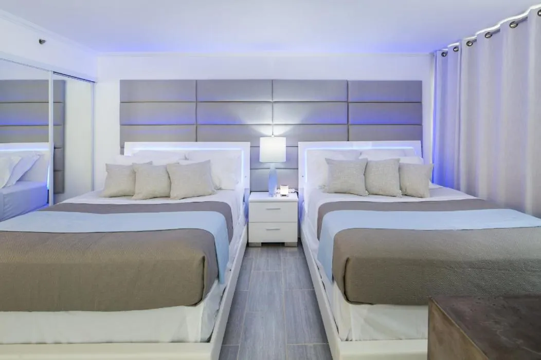 Bed in Waikiki Banyan Modern One Bedroom Free Parking