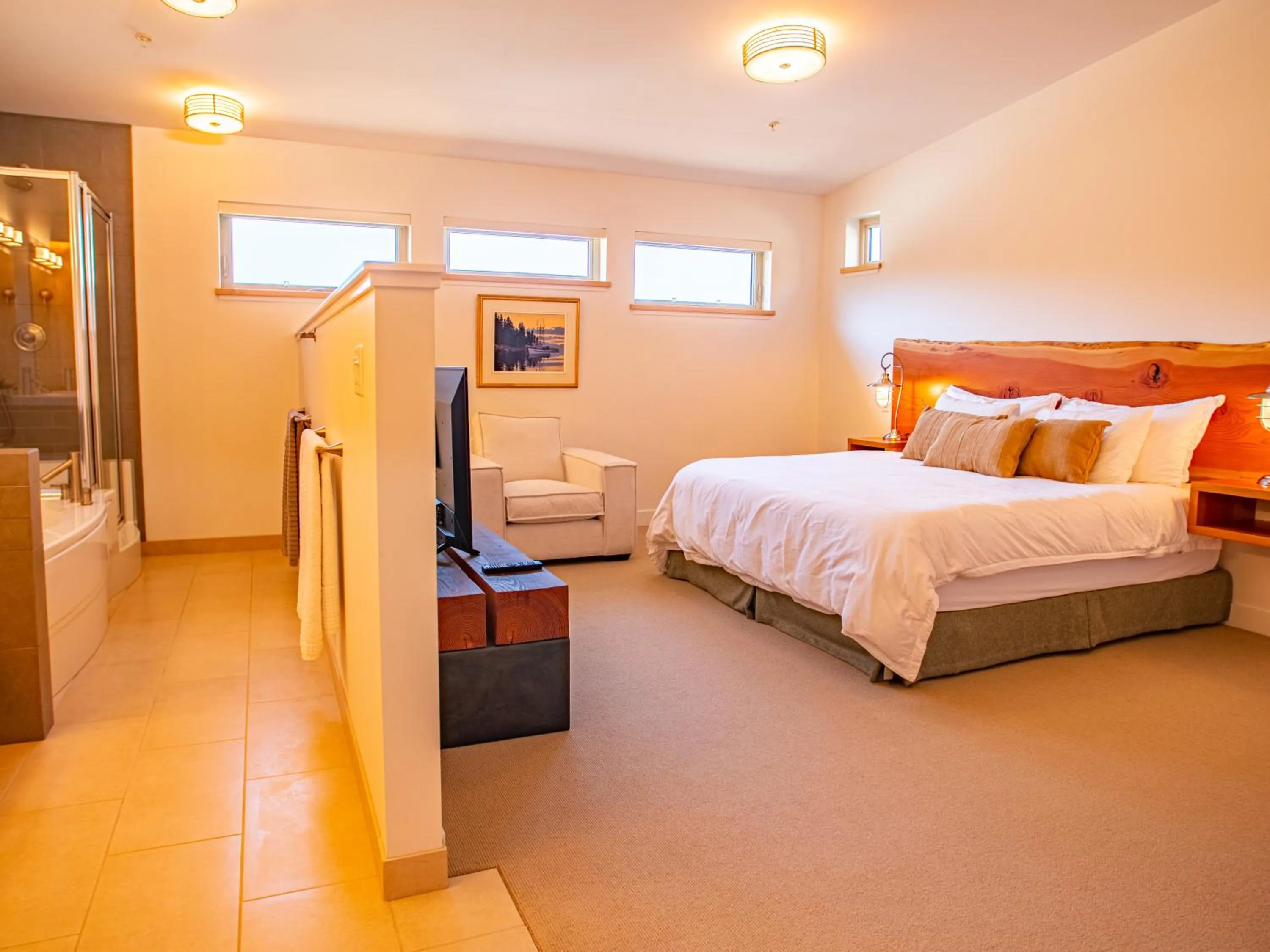 Bedroom, Bed in The Moorage