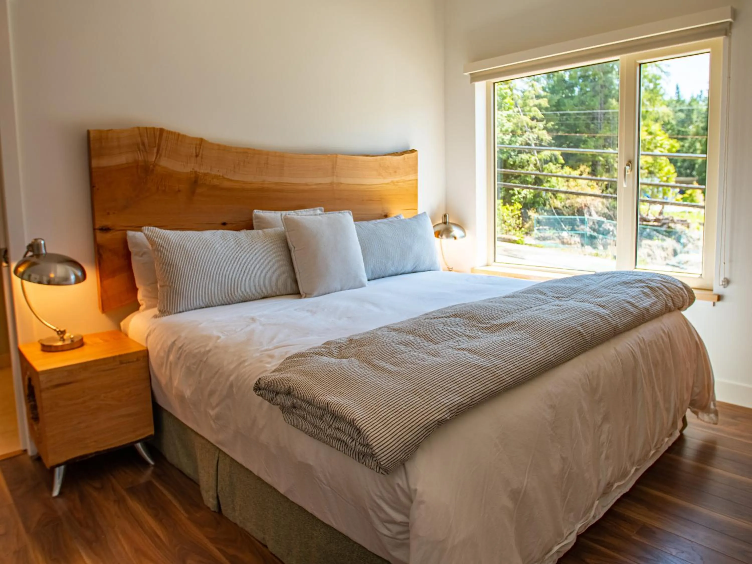 Bedroom, Bed in The Moorage