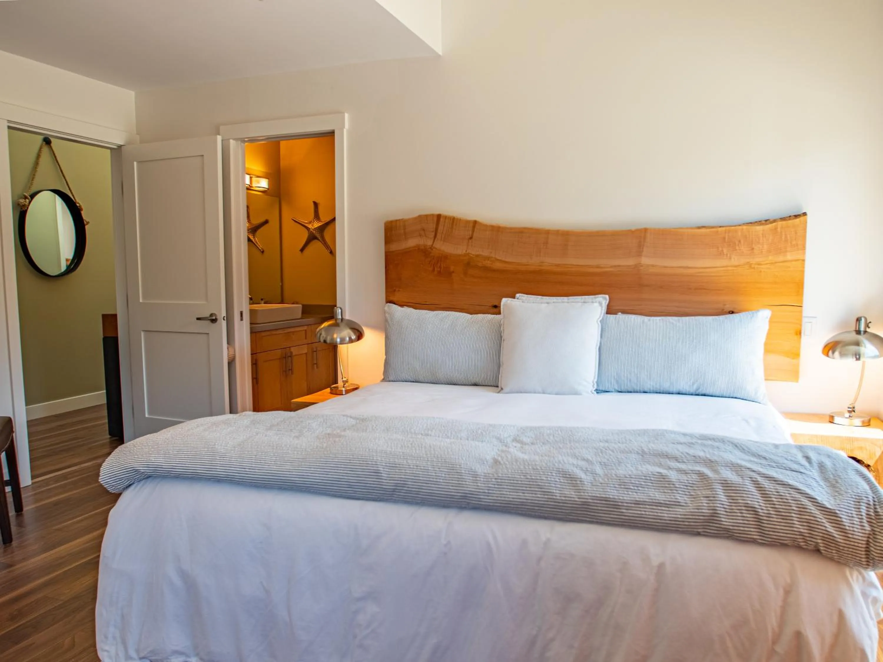 Bedroom, Bed in The Moorage