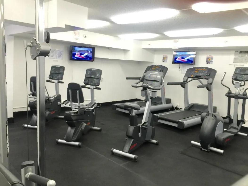 Modern Waikiki Sleek Studio